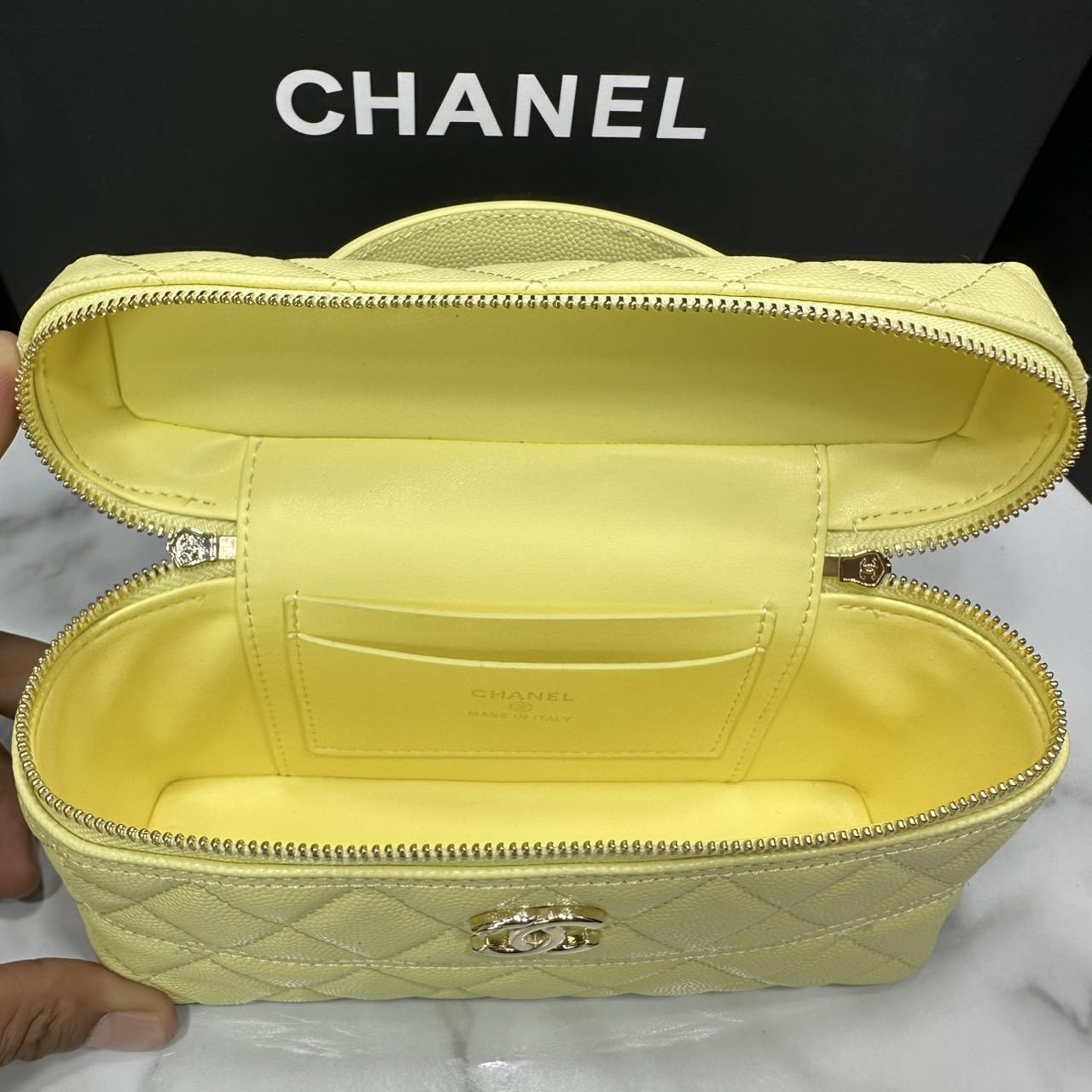 ORI หนังแท้ | CHANEL Long vanity with chain กระเป๋าสะพายรุ่นวานิตี้รุ่นใหม่ล่าสุด ดีไซน์ใหม่รูปทรงคลาสสิค หูจับแต่งโลโก้สวยหรู สายสะพายข้างเป็นโซ่ถอดได้