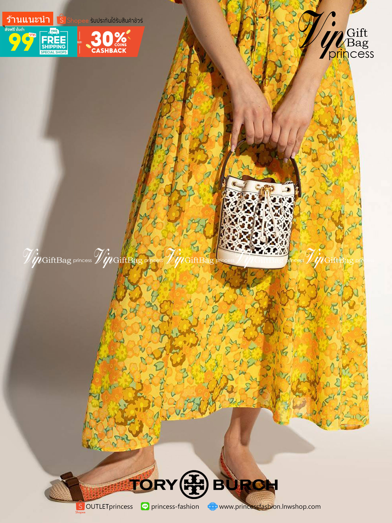 TORY BURCH T MONOGRAM LASER-CUT MINI BUCKET BAG ใจบางที่สุดกับคอลเลคชั่นนี้ กับกระเป๋าสะพายทรงบัคเก็ต ไซส์มินิ รุ่นชูโรงสุดฮิต ที่เพิ่มดีเทลความแพงด้วยการฉลุลวดลายโมโนแกรมรอบใบ ถักทอเป็นเส้นลายสานที่สวยงามมาก งานฝีมือจริงๆ วัสดุหนัง cowhide รูดเปิด-ปิดด้ว