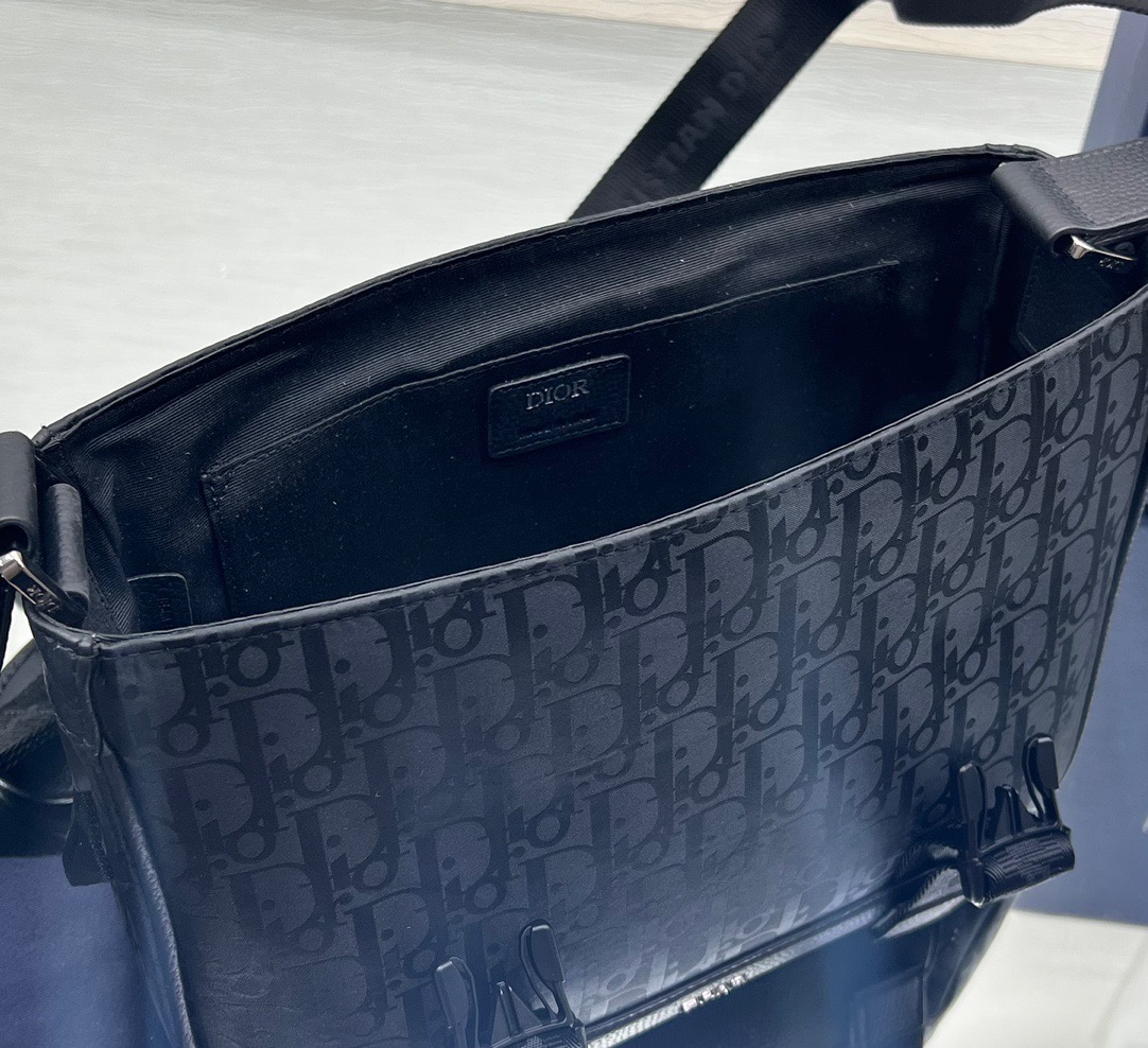 Dior Explorer Messenger Bag Black / Dior messenger bag / Dior Oblique Mirage Technical Fabric and Grained Calfskin เกรดเทพออริจินอล หนังแท้ ภาพถ่ายจากสินค้าจริง ใช้งานต่างประเทศได้