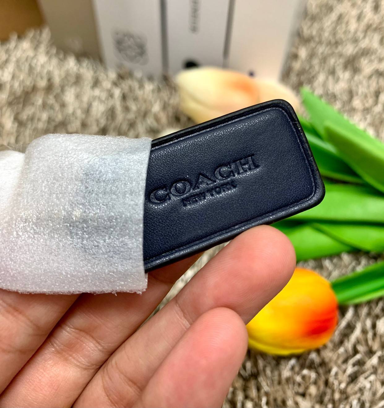 สินค้าขายดี พร้อมสีใหม่ 3สี ในไทยยังไม่มีค่ะ !! COACH SIGNATURE CROSSBODY BOX BAG ((F31208)) กระเป๋าสะพายวัสดุหนังแท้ จาก coach factory outlet หนังนิ่ม ทรงสวย ตัวกระเป๋าลายแบรนด์ ตัดขอบหนังเรียบได้สวยงามค่ะ ด้านหน้า-หลัง มีช่องสำหรับใส่ของ เปิดปิดกระเป๋าแ