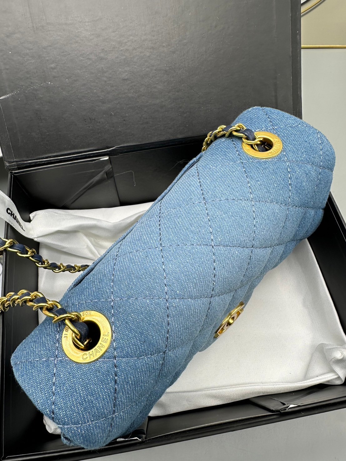 8" CHANEL Flap Bag Denim / Chanel Classic Handbag Blue Washed Denim & Gold-Tone Metal กระเป๋าทรงคลาสสิคเดนิม