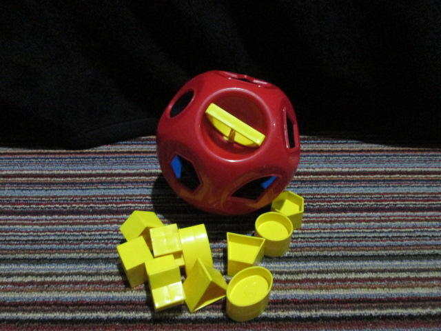 TUPPERWARE Shape O Ball Toy - บล็อคหยอด (ของเล่นมือสอง) ลูกใหญ๋ค่ะ