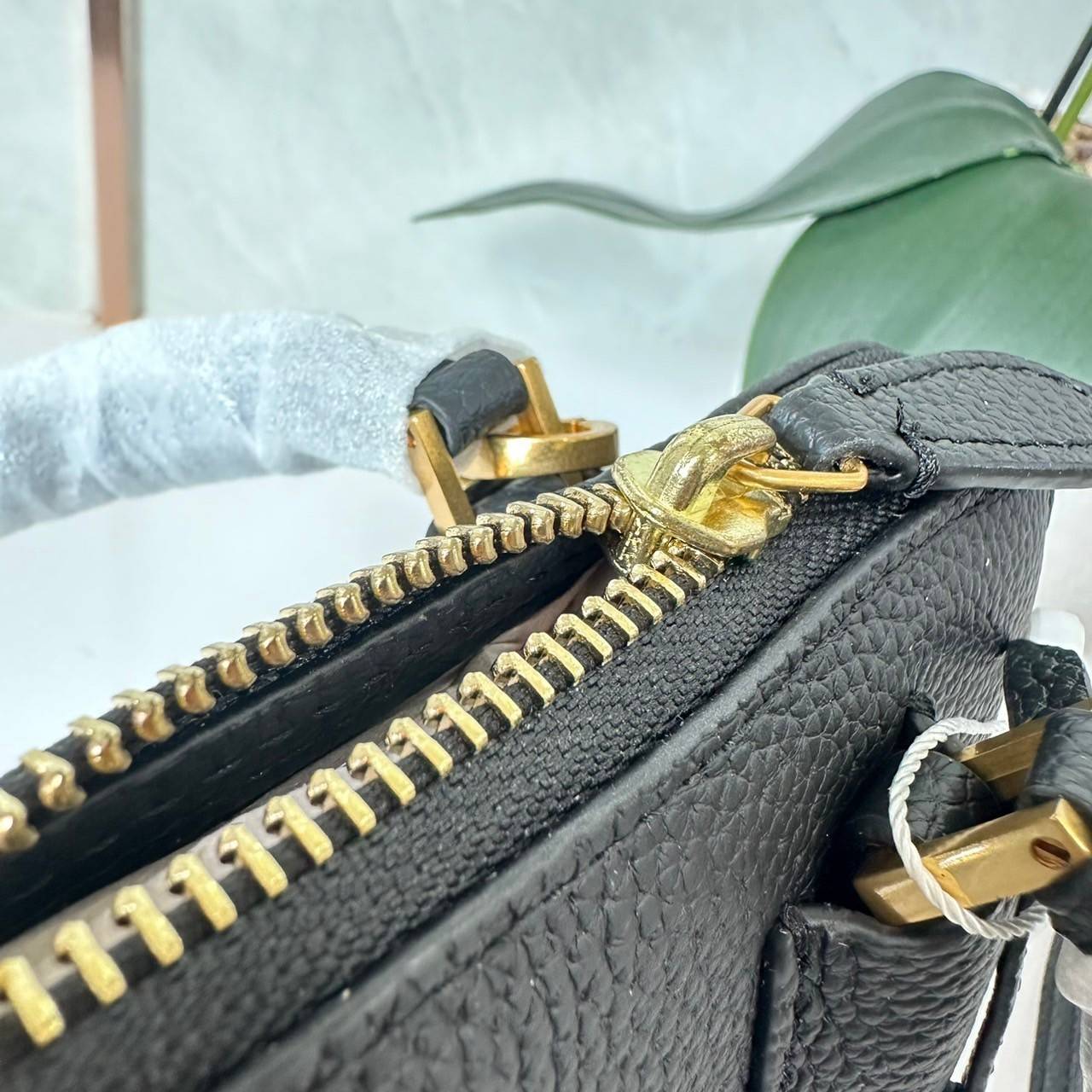 TORY BURCH MINI PEBBLED SWING BAG / Tory Mini Swing Bag in Pebbled Leather / T Monogram Jacquard Swing Bag กระเป๋าสะพาย คอลเลคชั่นใหม่ล่าสุดดีไซน์สุดคลาสสิก รูปทรงโดม