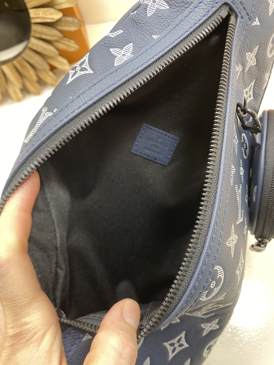 TOP ORI หนังแท้ | LV Duo Slingbag / LV Belt Bag กระเป๋าคาดอกดีไซน์ใหม่ สปอร์ตและดูหรูในตัว รูปทรงใช้งานง่ายได้ทุกลุค ที่สุดของไอเท็มขายดี