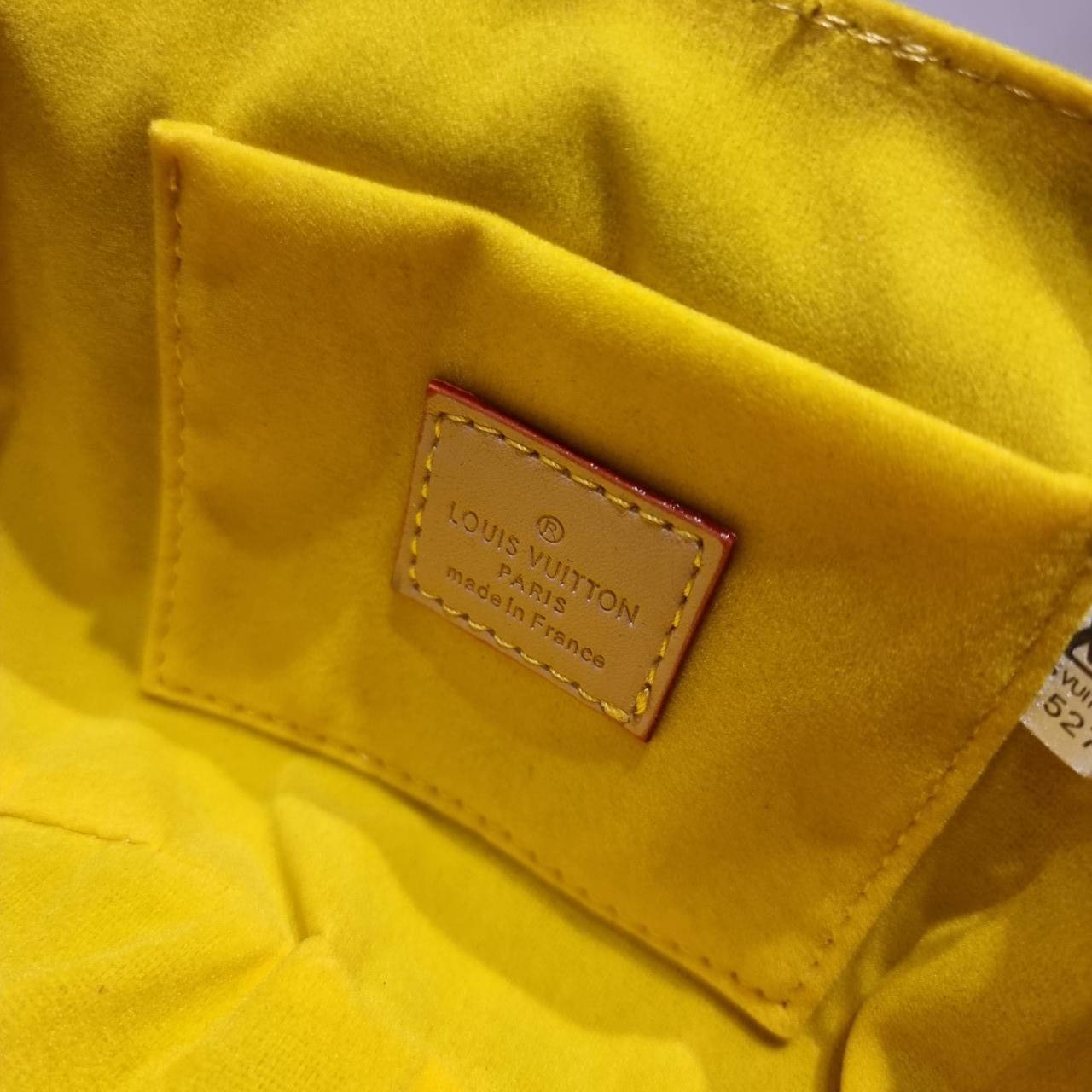 LV mini pleaty denim bag / LV Denim Pochette Bag ฮอตตัวแม่แบบฉ่ำ กับกระเป๋าสะพายไหล่ แรร์ไอเท็มที่สาวๆตามหา ดีไซน์เดนิมสวยโดดเด่น รูปทรงวินเทจ