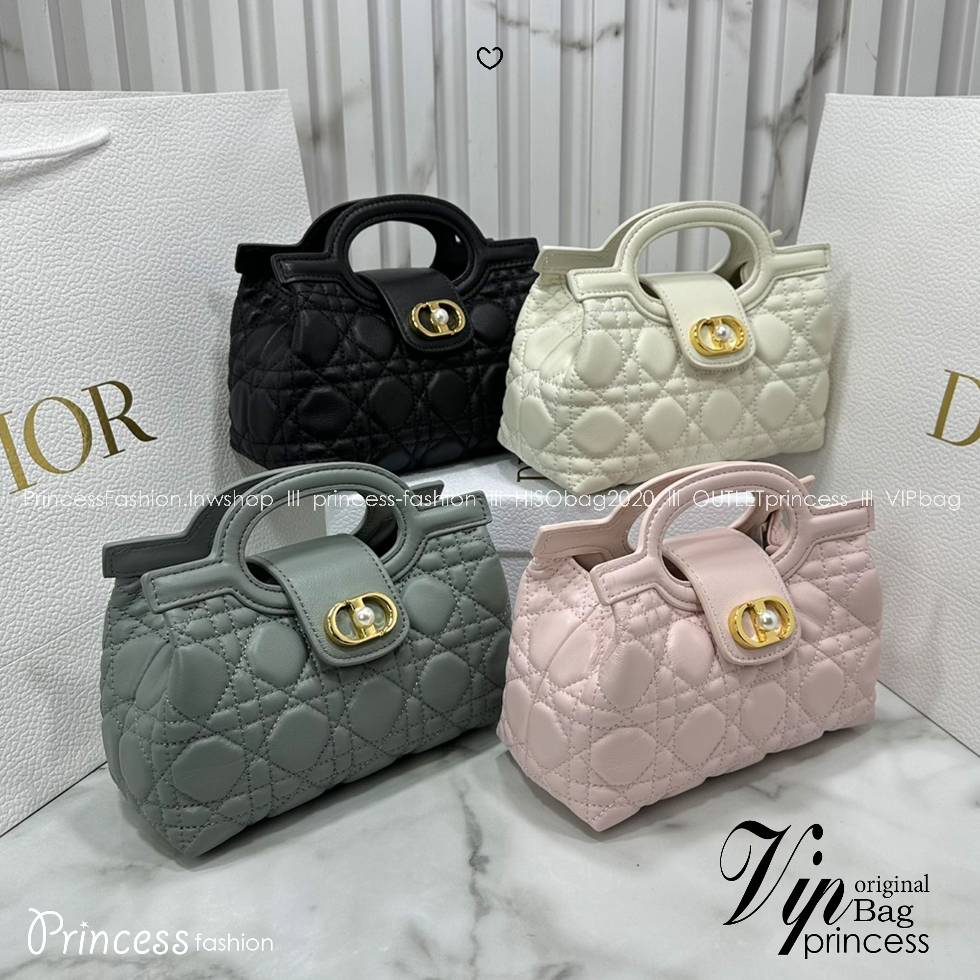 ORI หนังแท้ | Dior Jolie Top Handle Mini Bag กระเป๋าสะพายโจลี่ไซส์มินิหูจับในตัว ดีไซน์หรูหรา โดดเด่นด้วยฝาพับโลหะสีทอง ประดับมุกเรซินสีขาว มาพร้อมสายโซ่มีหนังรองบ่า สะพายไหล่หรือสะพายข้างได้ ทั้งกลางวันและกลางคืน
