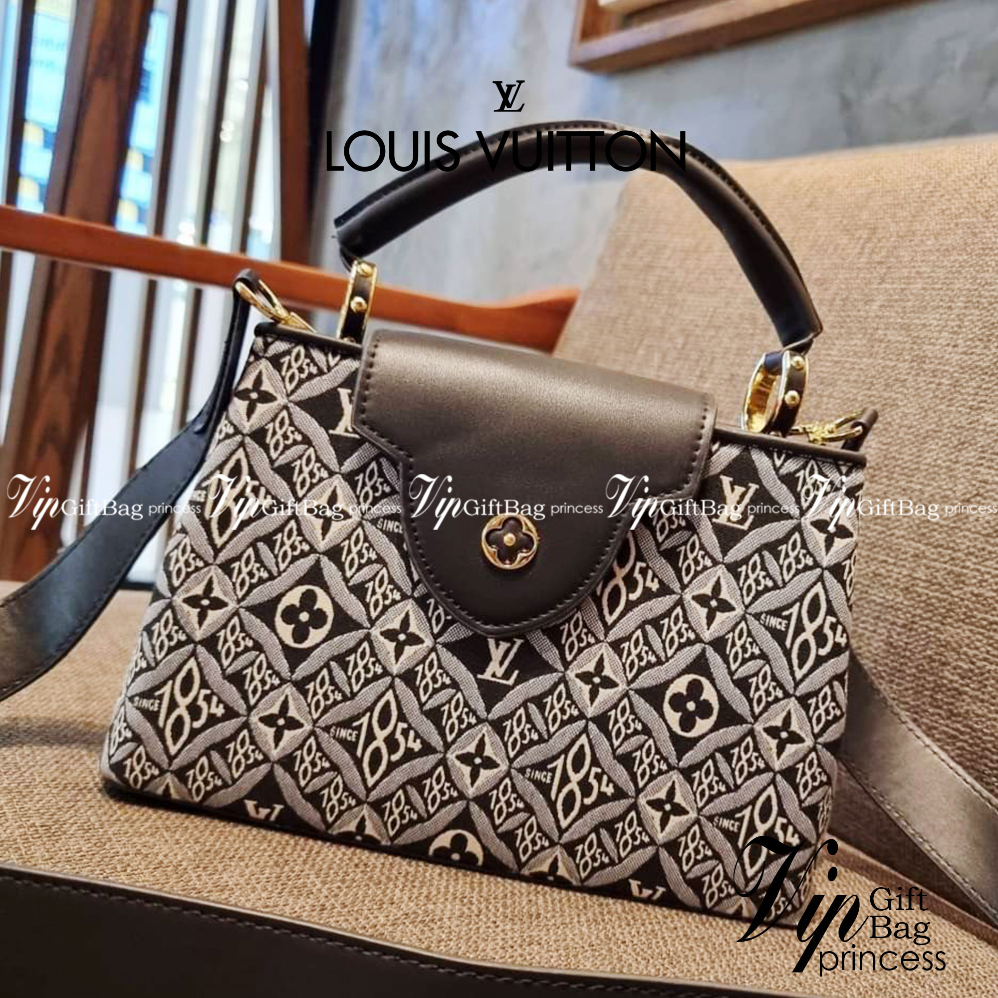 LV capucines top handle with vintager 1854 / LV SINCE 1854 CAPUCINES MM ที่สุดของความสวยในดีไซน์คลาสสิคย้อนยุค กระเป๋าถือสุดหรู มาพร้อมหูจับในตัว ด้วยรูปทรงวินเทจและวัสดุผ้าแคนวาสคละลายเต็มใบ สร้างดีเทลให้ไอเท็มนี้ได้ลุคผู้ดีไปอีก และยังมีลูกเล่นที่ฝาปิดก