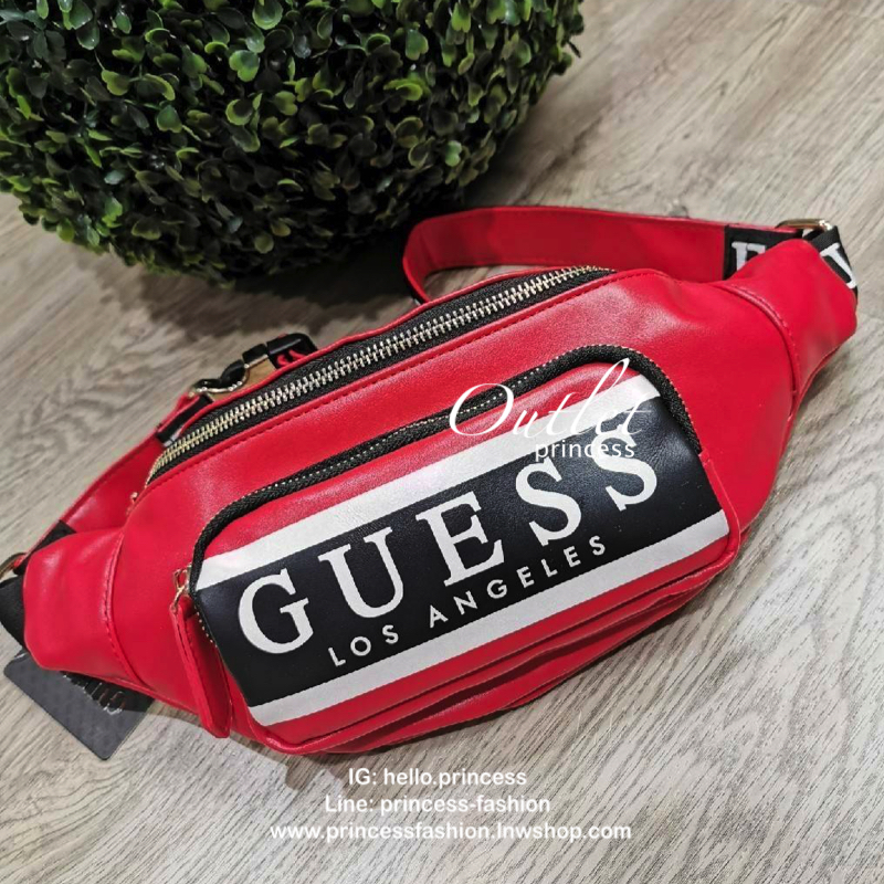 GUESS FACTORY MARISOLL GYM LOGO FANNY PACK กระเป๋าสะพาย/คาดเอว/คาดอกรุ่นใหม่ดีไซน์ยอดนิยมจาก GUESS FACTORY วัสดุหนังเเกะสังเคราะห์แบบนิ่มเปิดปิดด้วยซิป ด้านหน้ามี Pocket 1ช่องซิป ภายในมีโลโก้และช่องซิป สะพายได้หลายแบบไม่จำเจ จะสะพายไหล่ คาดอก คาดเอวก็ดูดี