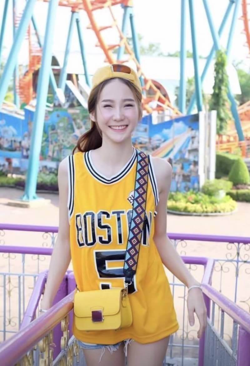 Don't Miss! Best Seller! ZARA CROSSBODY WITH 2STRAPS กระเป๋าถือหรือสะพายทรงคลัชรุ่นยอดนิยมวัสดุหนัง Saffiano อยู่ทรงสวยหรูสไตล์ PRADA แข็งแรงทนทาน ดีไซน์เก๋ไม่ซ้ำใคร เปิดปิดด้วยตัวล๊อคเอกลักษณ์ของ ZARA ภายในมีโลโก้ สามารถใส่มือถือ iphone7+ ได้ โดดเด่