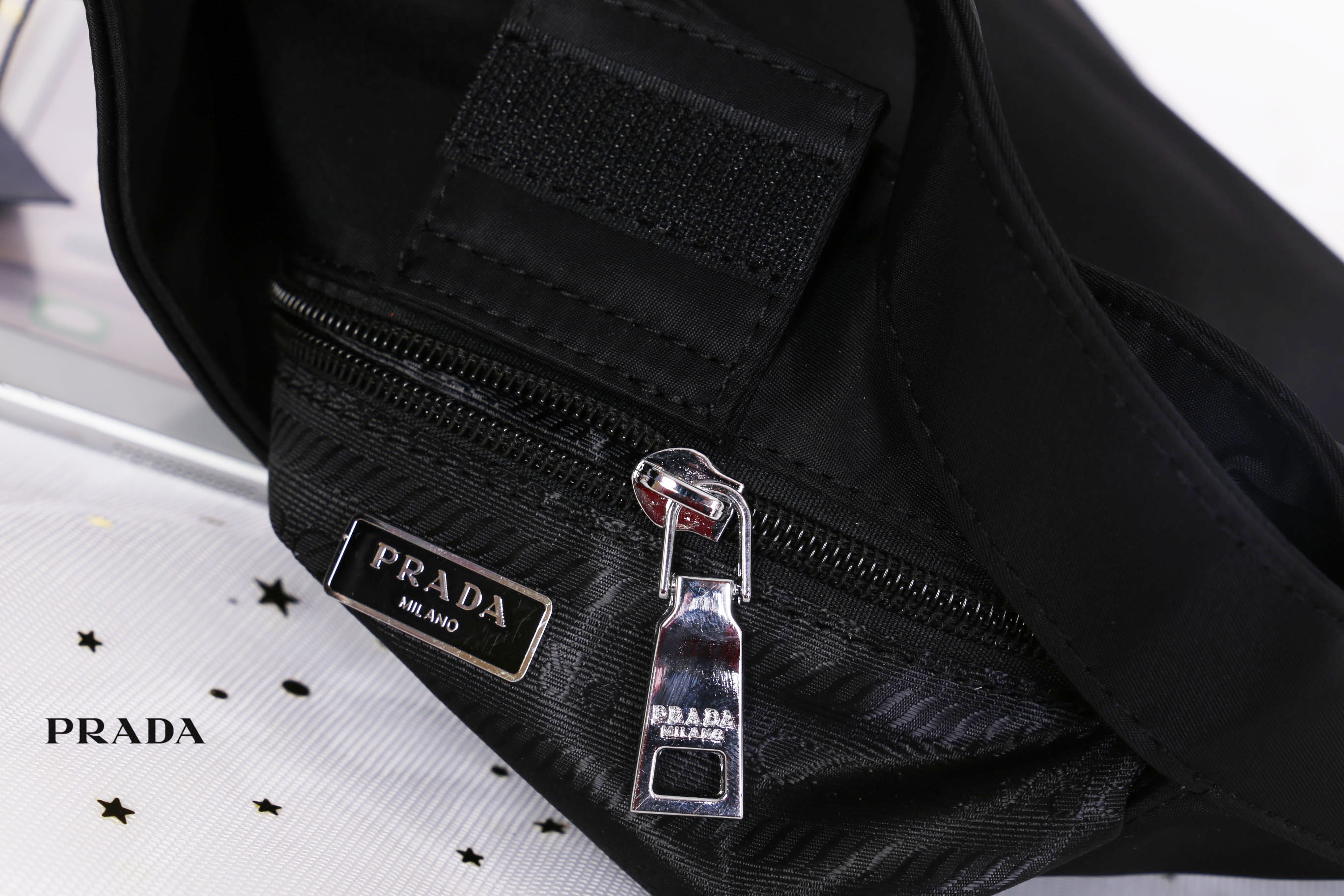 PRADA Nylon Shoulder Bag Black Auth 6304 กระเป๋าสะพายไหล่ทรงสวย ดีไซน์เก๋ วัสดุผ้า Nylon เนื้อหนาคุณภาพดี อะไหล่เงินสุดหรู เปิดปิดแบบฉีกลอก ด้านในโล่งกว้างจุของได้เยอะเลยค่ะ