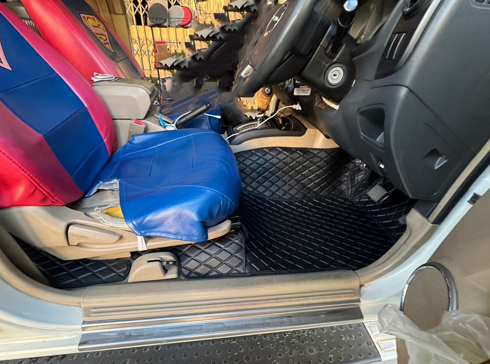 ยางปูพื้นรถยนต์ ISUZU D-MAX 4D 2005-2011 ลายไดมอนด์ สีดำ เต็มคัน