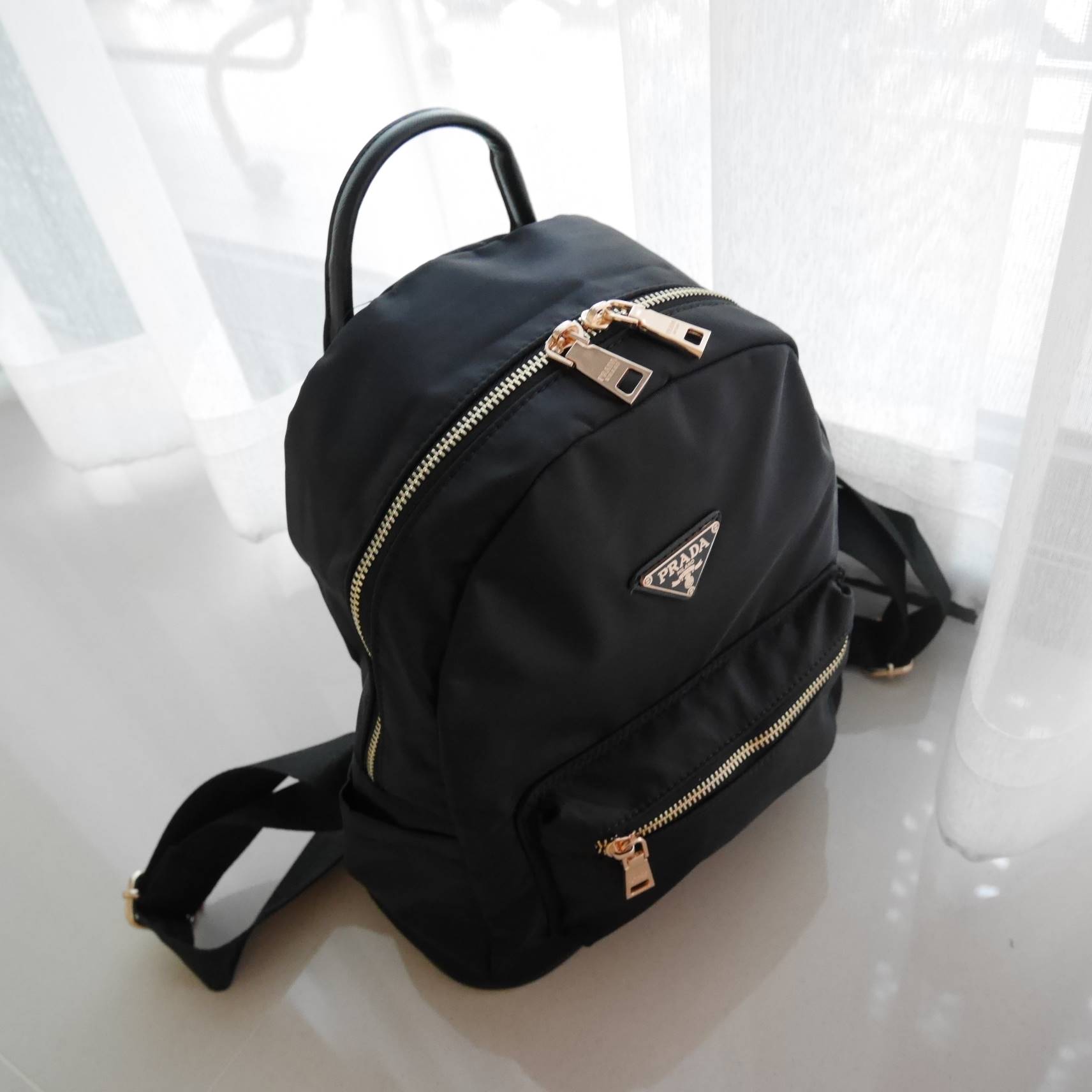 งานพรีเมี่ยมกิ้ฟ จากเคาเตอร์ต่างประเทศนะคะ 🎈 Don't Miss! รุ่นใหม่ล่าสุด PRADA NYLON MINI BACKPACK กระเป๋าสะพายเป้ Size mini พรีเมี่ยมกิ้ฟจากเคาน์เตอร์ต่างประเทศรุ่น Limited edition ที่ฮ๊อตสุดๆ วัสดุเป็น Nylon เนื้อหนาคุณภาพดีตขนาดกะทัดรัดกำลั