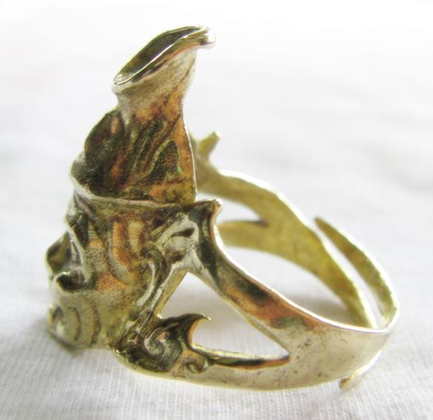 สินค้าหมดค่ะ แหวนพ่อแก่เนื้อทองเหลือง พร้อมใบคาถาค่ะ