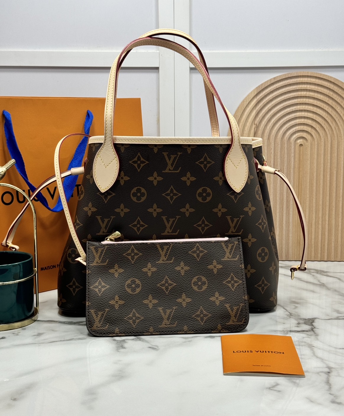 TOP ORI หนังแท้ | LV Neverfull PM bag Monogram Canvas กระเป๋าสะพายทรงโท้ท PM ดีไซน์คลาสสิกเหนือกาลเวลาเข้ากับดีเทลที่สืบทอดมายาวนาน Monogram แคนวาสแต่งขอบหนัง ดีไซน์พื้นที่ด้านในกว้างทว่าดูเพรียวบาง