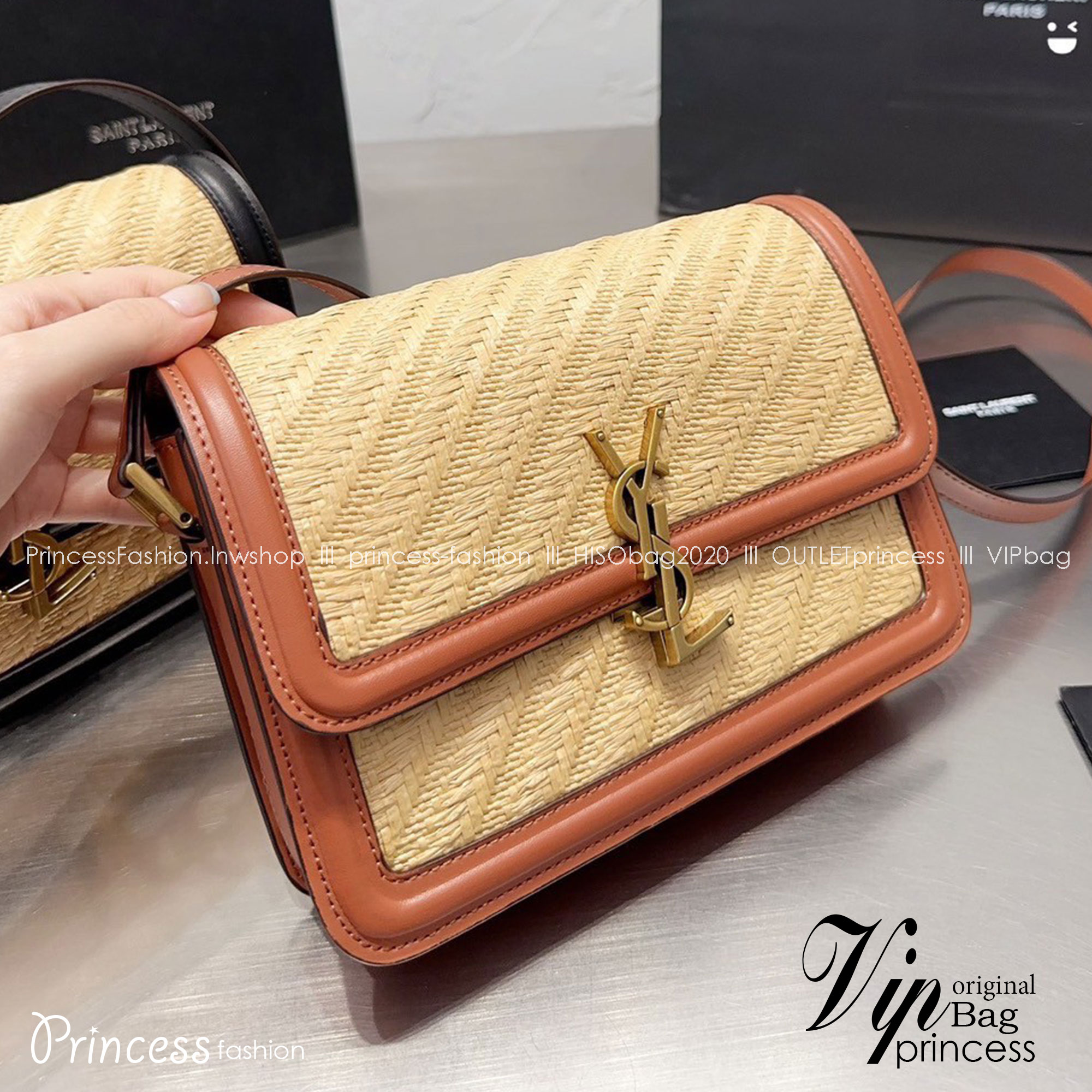Medium Solferino raffia crossbody bag 9" / YSL SOLFERINO BAG / Solferino Natural Bag พร้อมส่งที่ไทย กระเป๋าสะพายทรงสี่เหลี่ยม ทอด้วยวัสดุธรรมชาติ สวยหรูอยู่ทรง เปิดปิดด้วยฝาปิดโลโก้แบรนด์อะไหล่ทอง