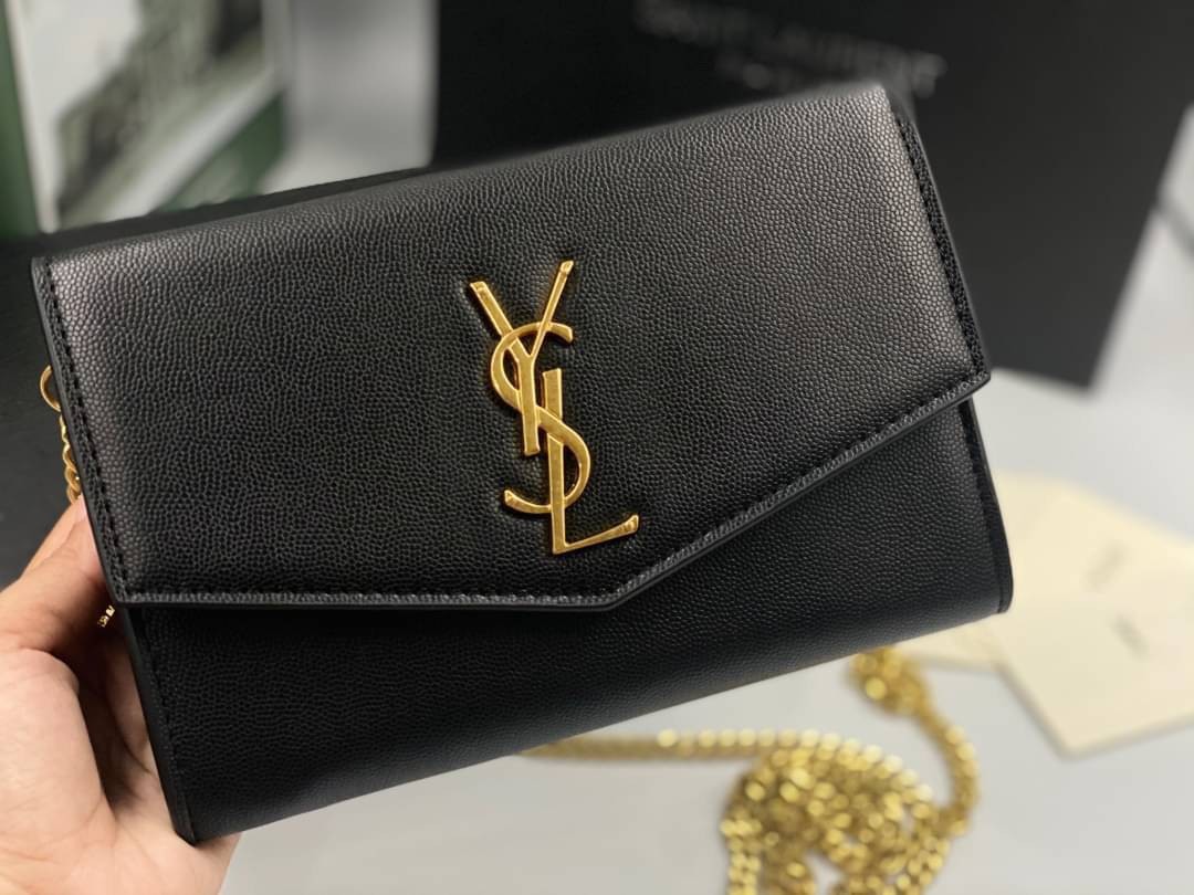 VIP 】หนังแท้ YSL WOC Saint Laurent Envelope Monogram Leather Crossbody Bag หนังคาเวียร์ อะไหล่ทองสุดหรู มาพร้อมใบเล็กใส่บัตรได้ พร้อมส่งที่ไทย