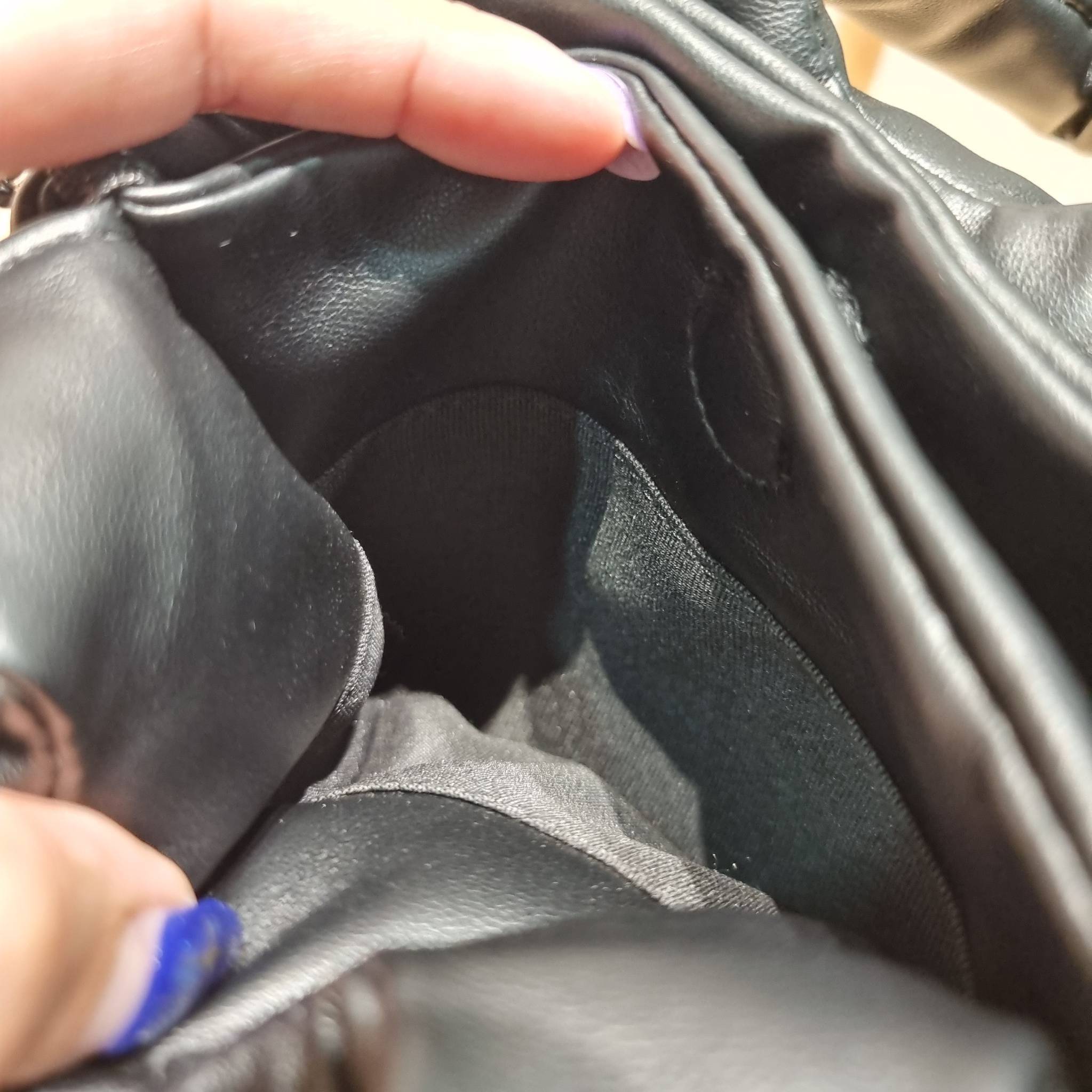 PRADA Small padded Soft nappa-leather bag พร้อมส่ง 4 สี น้องใหม่ล่าสุด กับคอลเลคชั่นที่ทำออกมาตอบโจทย์ได้ทุกไลฟ์สไตล์ **ราคาพิเศษสุดคุ้ม งานสวยเกินราคา