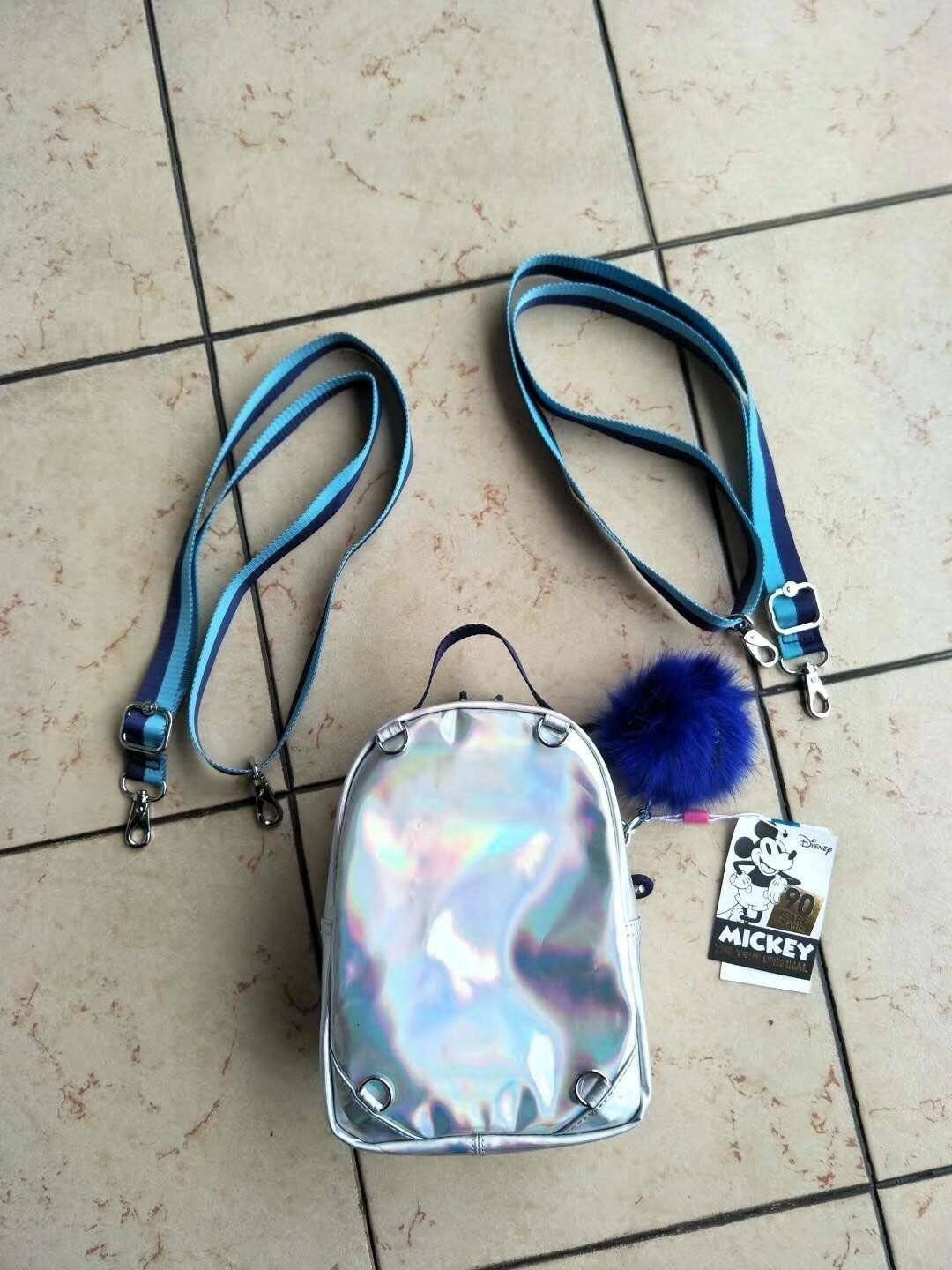 KIPLING D ALBER Small 3-in-1 convertible: bum bag, crossbody or backpack พร้อมส่งความน่ารัก จาก mickey colletion กระเป๋าขนาดกะทัดรัดจาก kipling ใบเล็กน่ารัก ปรับใช้ได้ถึง 3 แบบ เป็นเป้สะพายหลัง ถอดสายถือ หรือใส่สายยาวเป็นกระเป๋าสะพายเฉียงก็ได้ คุ้มค่า น่า