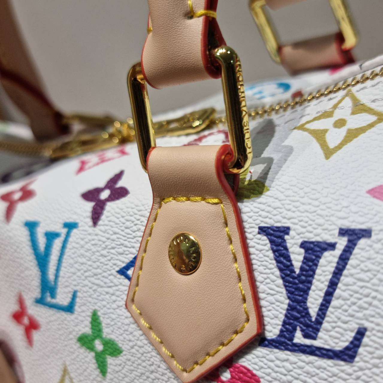 LV x TM speedy bandouliere 25 bag กระเป๋าทรงหมอน รุ่นท็อปฮิต กับดีไซน์ใหม่ต้อนรับฤดูร้อน โดดเด่นด้วยการตกแต่งลายพิมพ์ไม่เกร่อ โทนสีสดใสสะดุดตา มาพร้อมพวงหนังห้อยและมีกุญแจล็อค