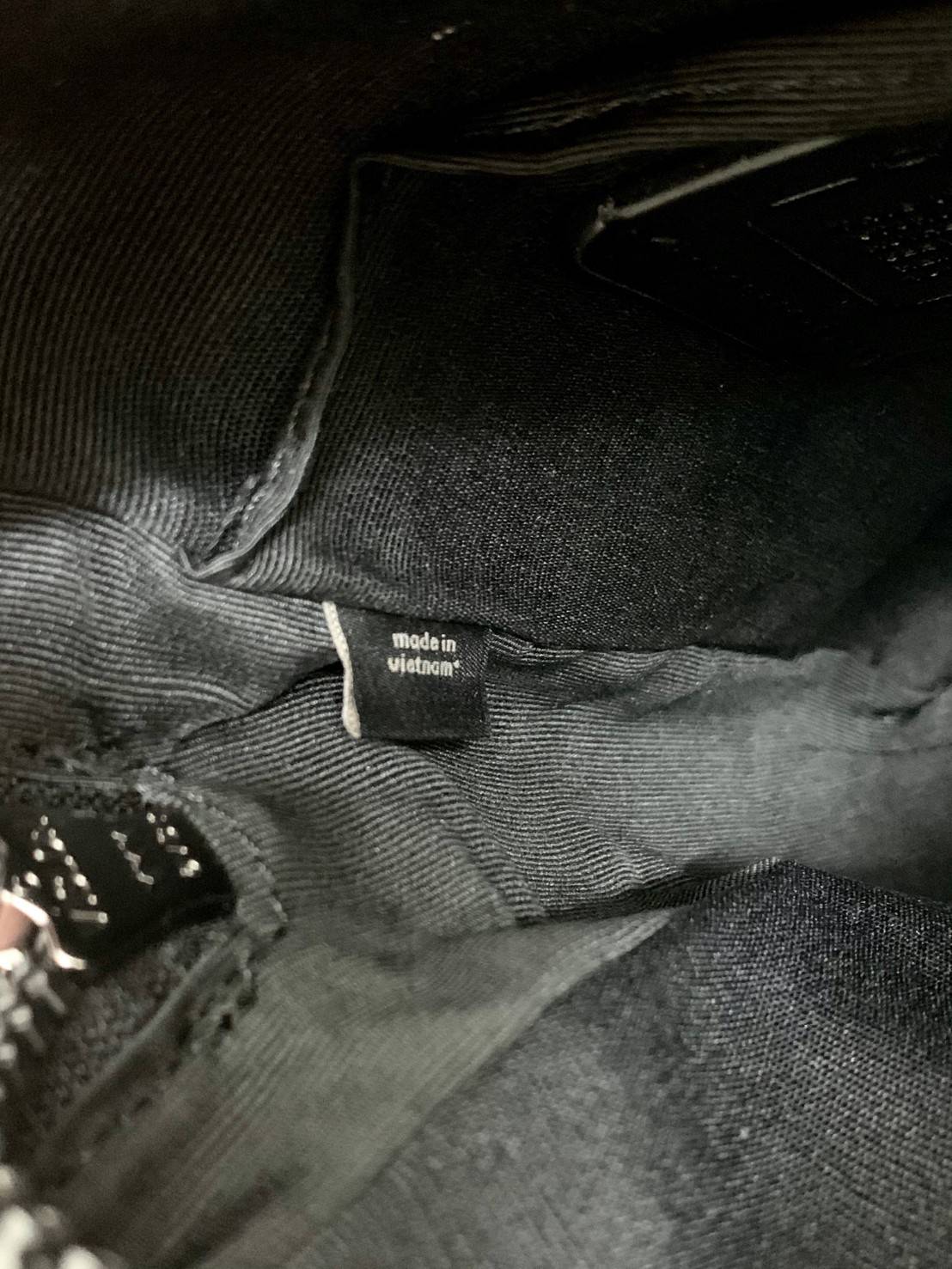 รุ่นที่คุณผู้ชาย2021 ต้องมีค่ะ💥 COACH 6788 EDGE STRADDLE SHOULDER BAG พร้อมส่งที่ไทย น่าใช้มากๆค่าา🔥 กระเป๋าสะพายแบบครอสบอดี้ร์ ทรงสวย หนังแท้นิ่มอย่างดีค่ะ ด้านหน้ามีช่องซิปซ่อนให้หนึ่งช่องนะคะ เปิดปิดช่องหลักแบบซิปคู่ภายในลึก ใส่ของจำเป็