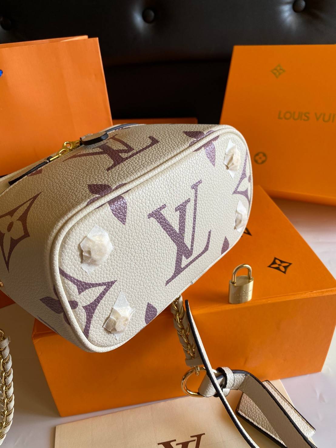 พรีเมี่ยมกิ๊ฟแท้ 100% 】VIPgift LOUIS VUITTON VANITY PM งานหนังแท้ รูปทรงหรูหราทันสมัย