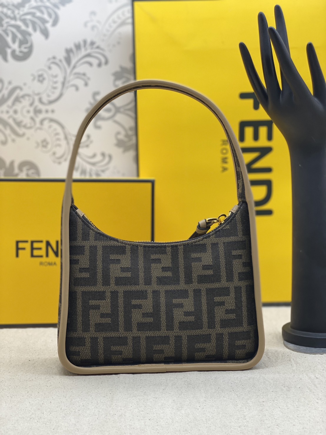 FENDI Mini Fendessence bag กระเป๋าถือลายโมโนแกรมรุ่นใหม่ 🧡 เกรดออริจินอล 1:1 สลับแท้ ใช้งานต่างประเทศได้
