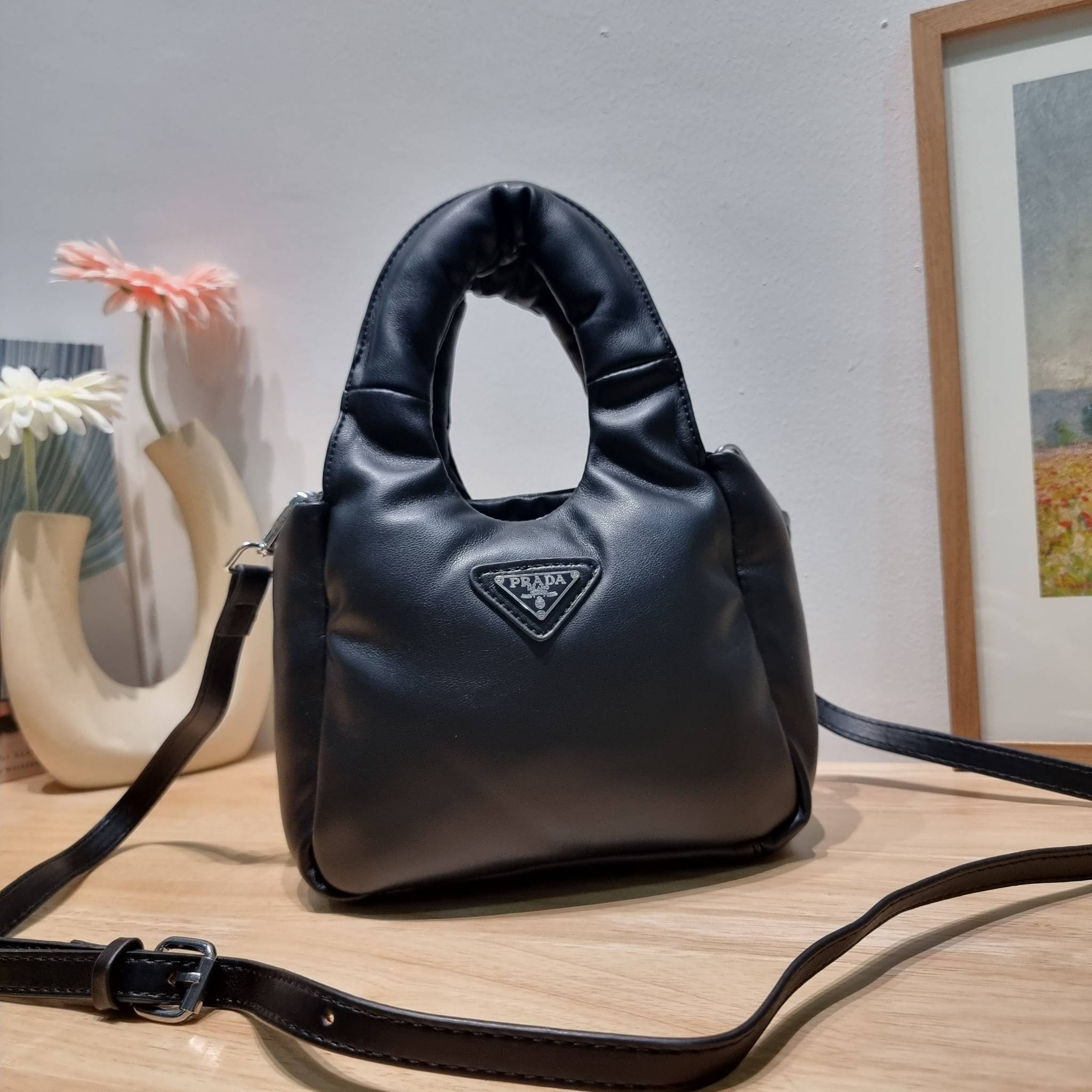 PRADA Small padded Soft nappa-leather bag พร้อมส่ง 4 สี น้องใหม่ล่าสุด กับคอลเลคชั่นที่ทำออกมาตอบโจทย์ได้ทุกไลฟ์สไตล์ **ราคาพิเศษสุดคุ้ม งานสวยเกินราคา