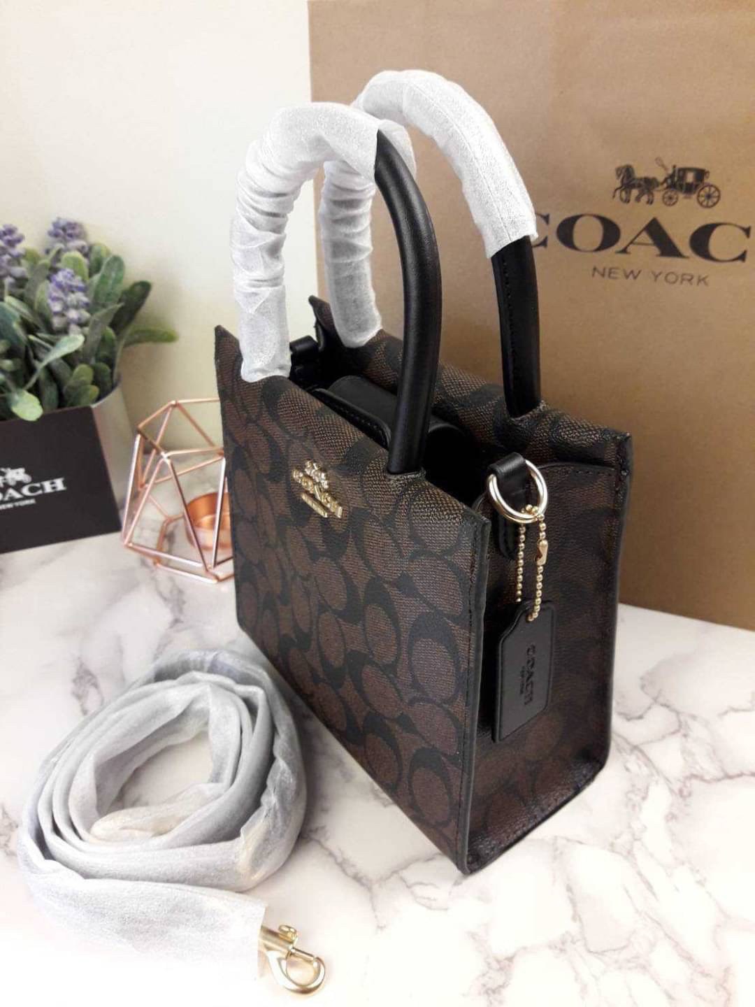 COACH MINI CALLY CROSSBODY IN SIGNATURE (COACH 5693)🌹>>>คว้าไว้ให้ทันนะเออ อย่าปล่อยให้หลุดมือไปเด็ดขาด