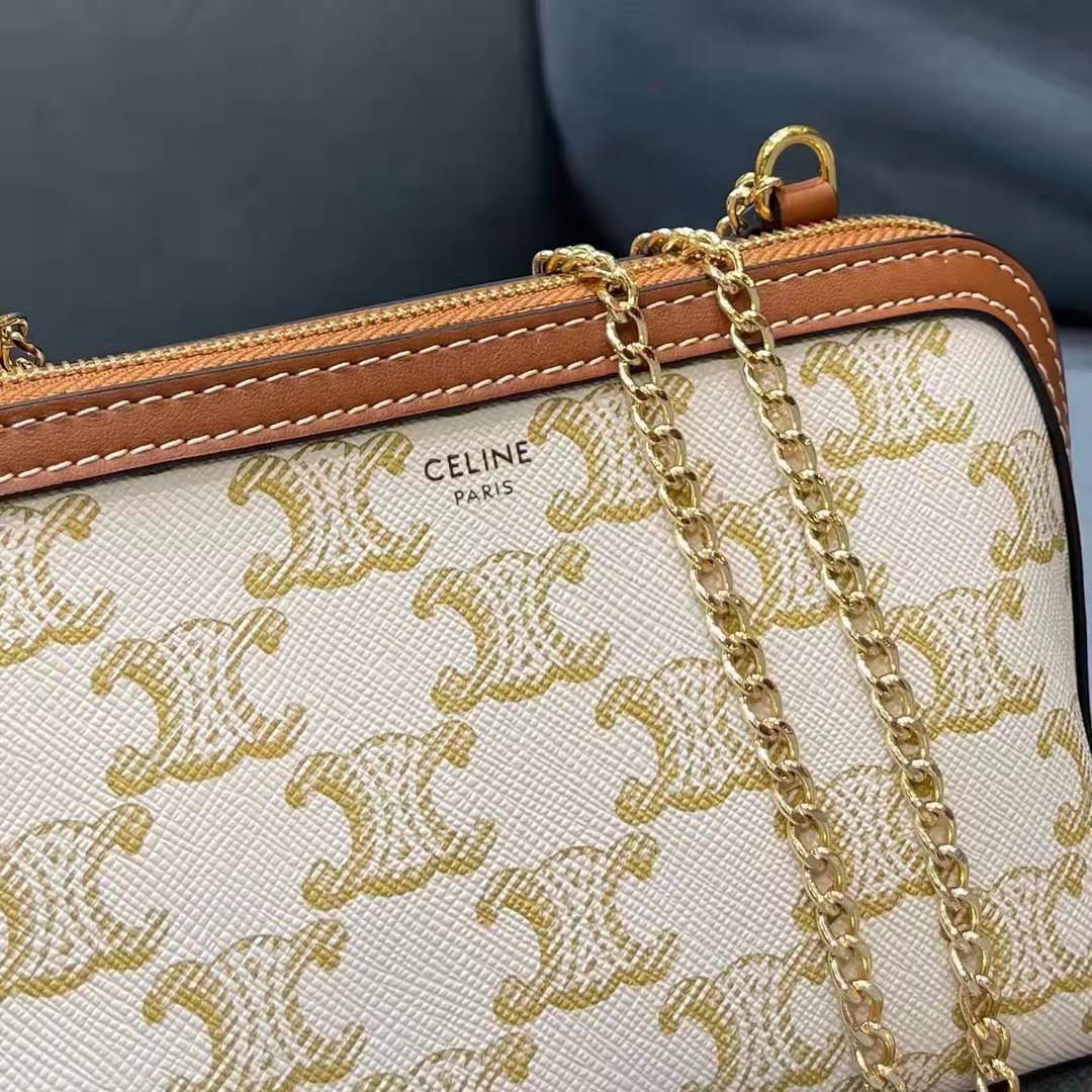 หนังแท้ CELINE CLUTCH WITH CHAIN IN TRIOMPHE CANVAS AND LAMBSKIN