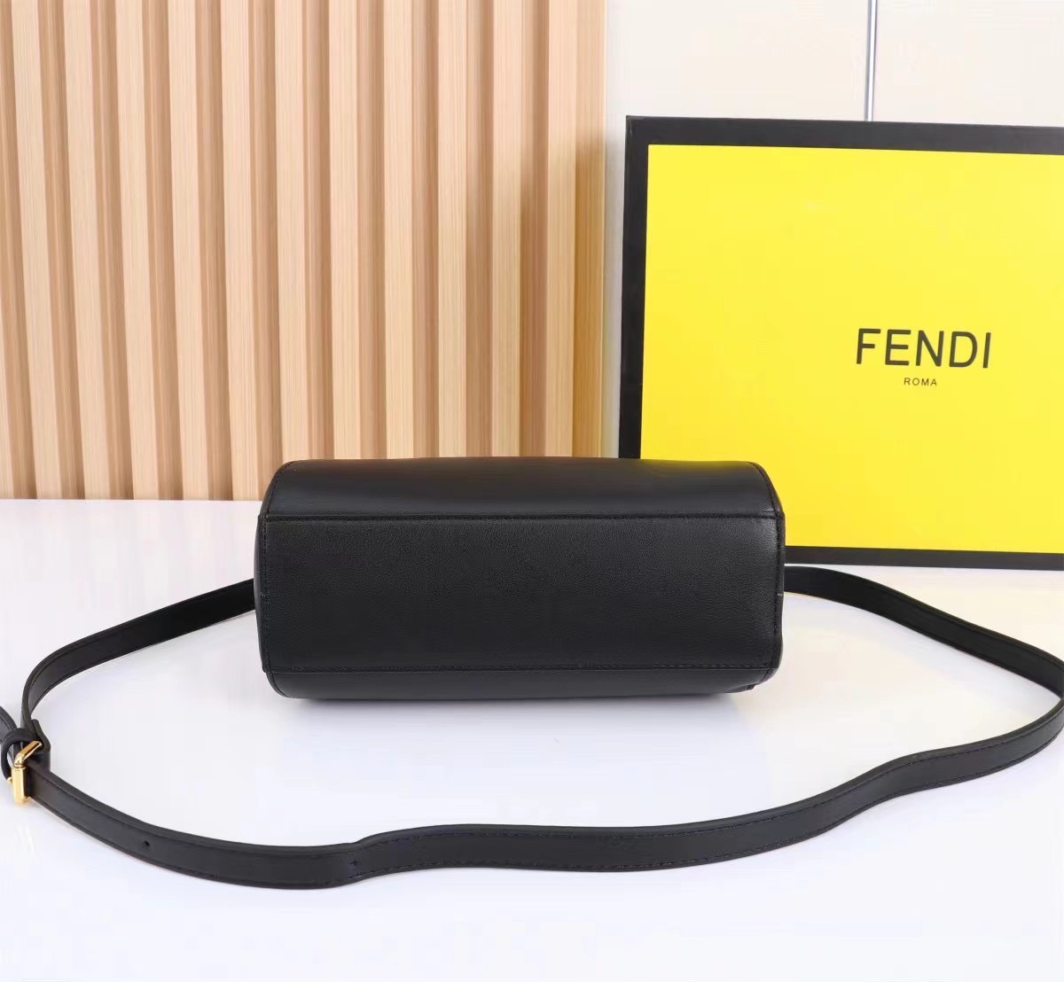 พร้อมส่ง 3 สี FENDI Peekaboo Monster กระเป๋าถือหรือสะพายรูปลักษณ์สวยงามทันสมัย 🧡 เกรดออริจินอล 1:1 สลับแท้ ใช้งานต่างประเทศได้