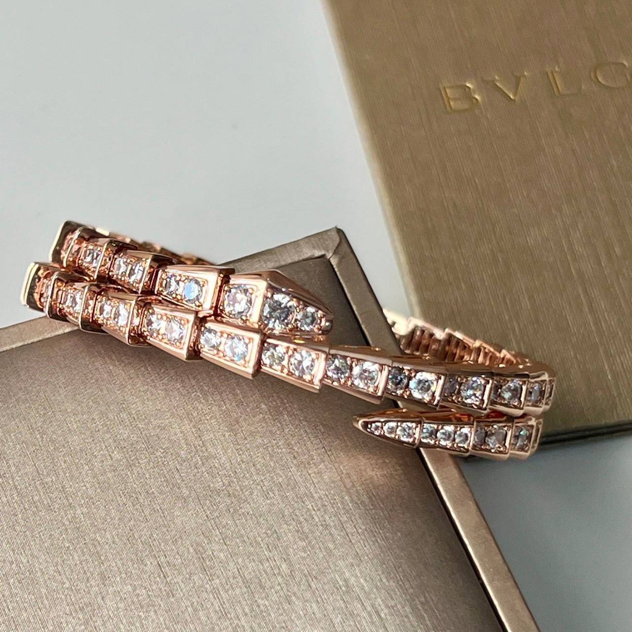 เกรดเทพ ORI | Bvlgari Bracelet 19-20cm คุณภาพงานประกวด เกรดดีสุดเอาใจสาวๆไปเลย โลหะเคลือบเงาสวยสมจริง ไม่ลอกไม่ดำ Full set box