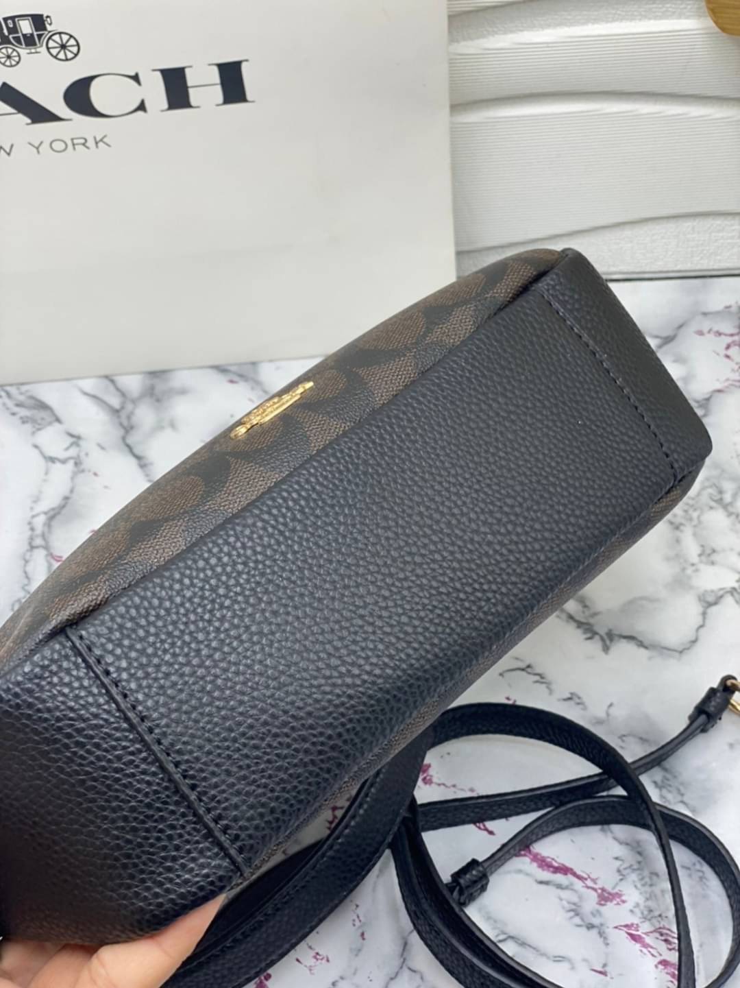 COACH Pennie Shoulder Bag In Signature Canvas พร้อมส่งที่ไทย