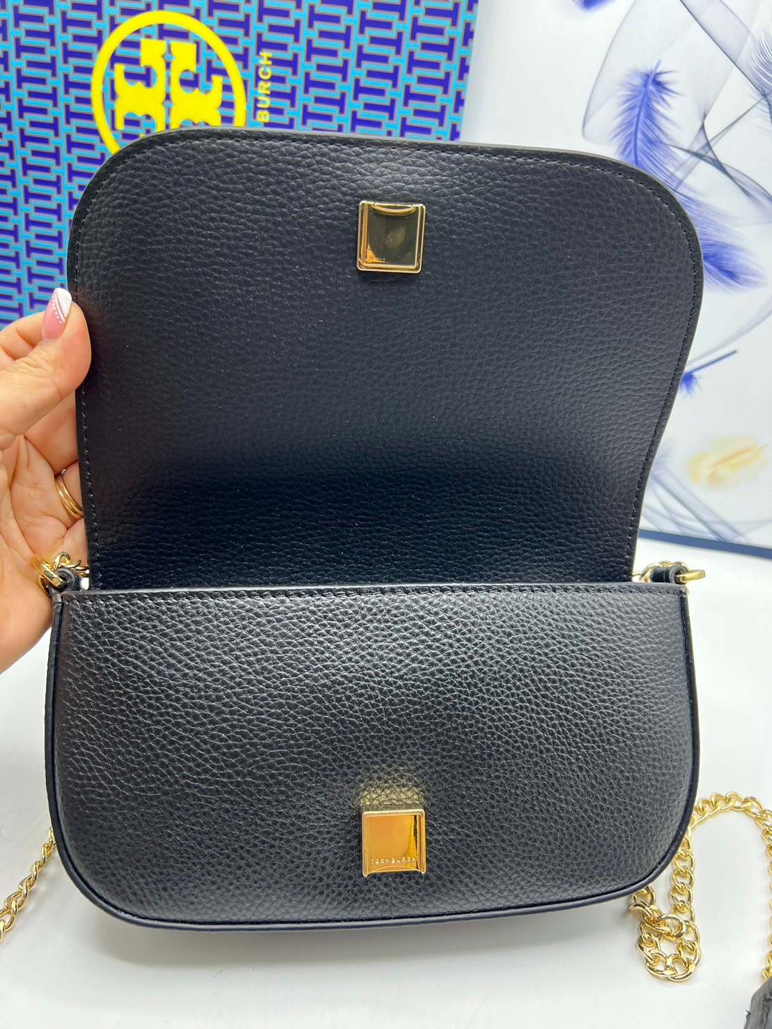 TORY BURCH Chelsea Pebbled Crossbody Bag กระเป๋าสะพายเรียบหรู เกรดออริ สลับแท้ 1:1 ใช้งานต่างประเทศได้