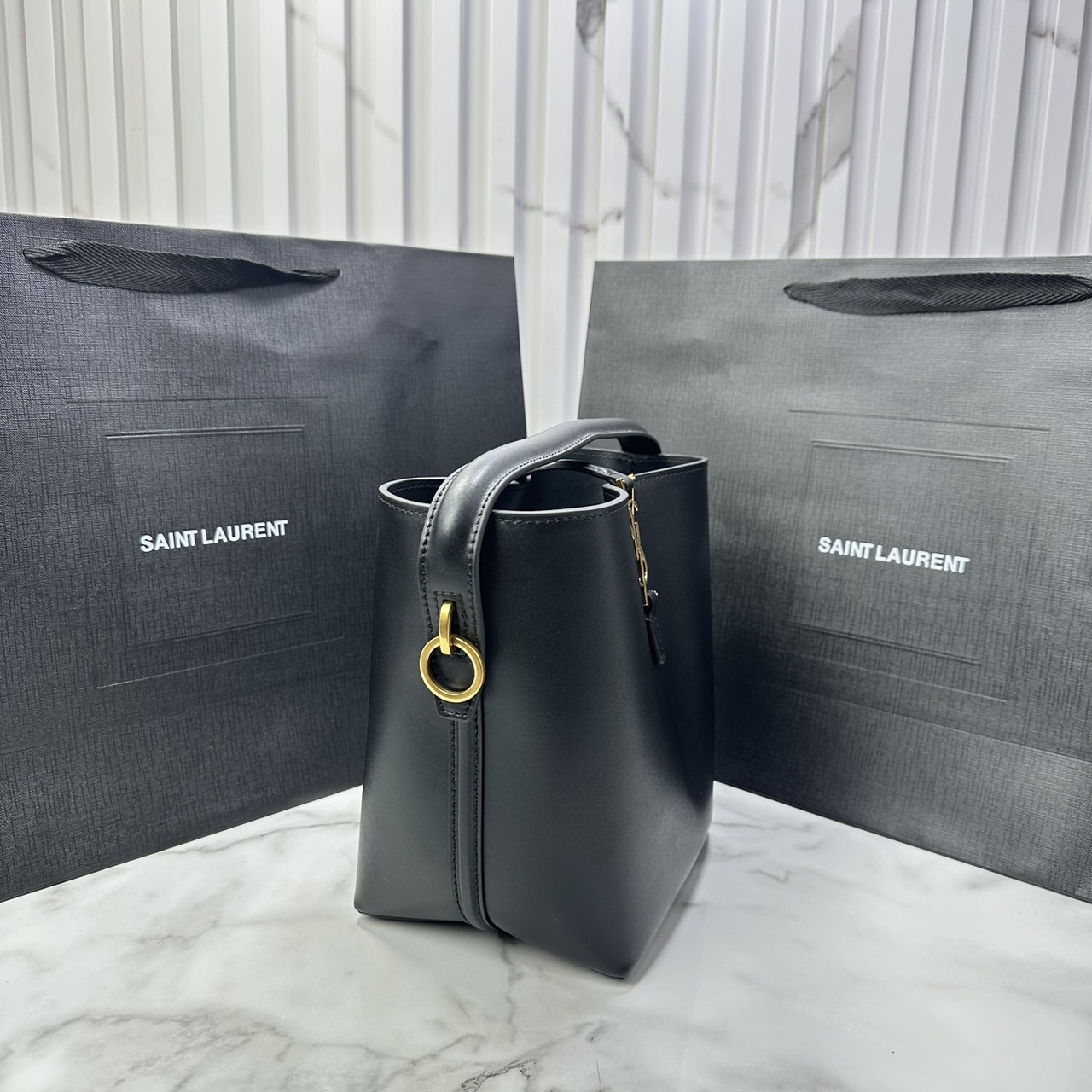Small 6" YSL Le 37 in shiny leather Hobo Bag / YSL Bucket Bag / YSL Tote Bag กระเป๋าสะพายทรงโฮโบโท้ท งานหนังสวยเต็มใบ อะไหล่ทองสวยคลาสสิก ราคาแสนดีแนะนำของมันต้องมีจริงๆ