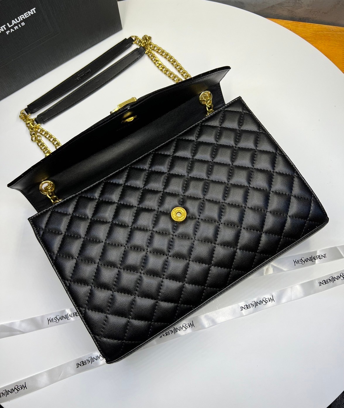 หนังแท้ YSL Saint Laurent Large Cassandra quilted shoulder bag กระเป๋าสะพายใบใหญ่ ดีไซน์ทรงสวยหรู ตอบโจทย์ได้ทุกสไตล์ ภาพสินค้าถ่ายจากงานขายจริง ใช้งานต่างประเทศได้