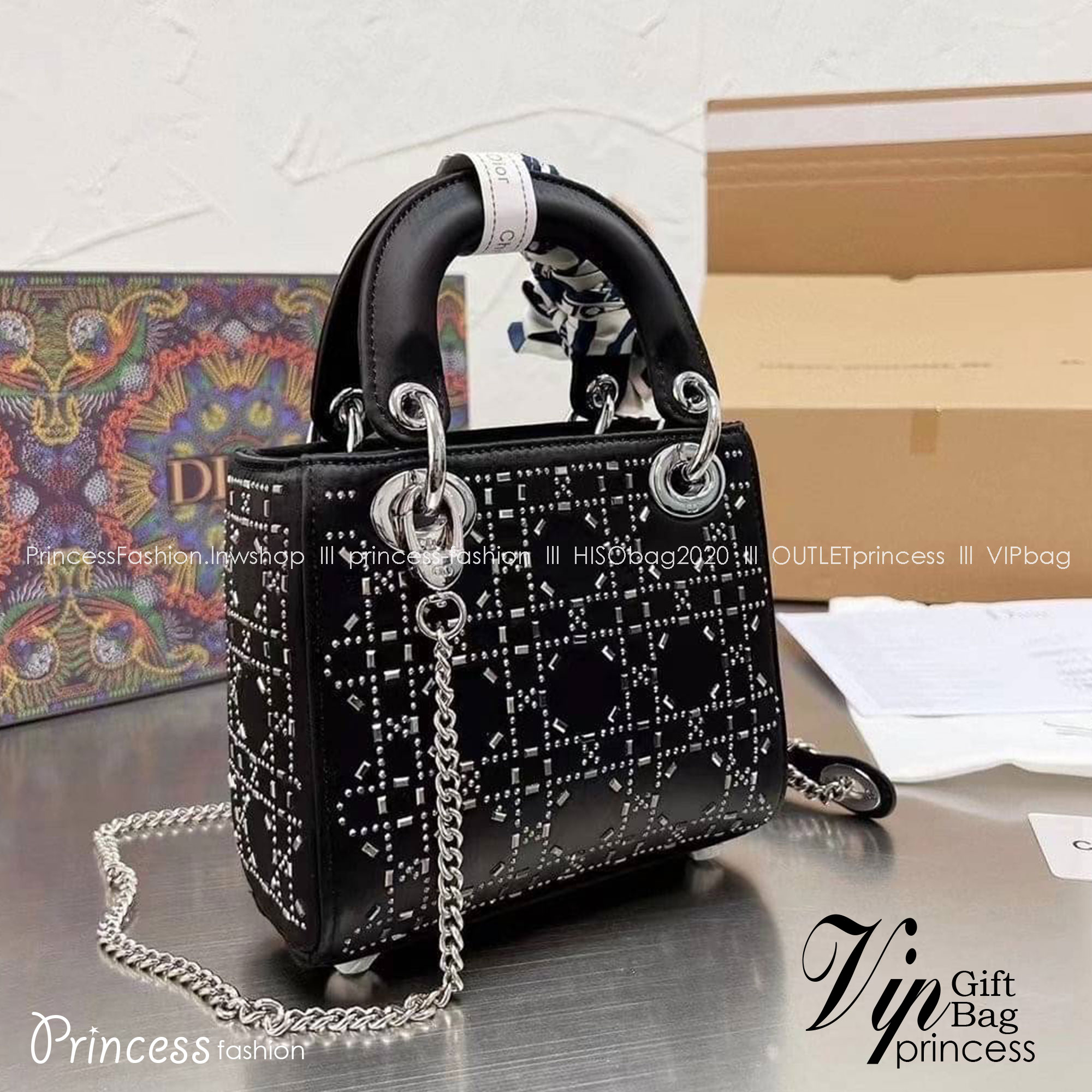 DIOR CD MINI LADY STUDDED BAG / DIOR LADY STUDDED BLACK LEATHER กระเป๋าสะพายข้างตกแต่งหมุดเต็มใบ ไม่มีคือพลาด หรูจริงอะไรจัง ทรงกล่องคลาสสิค มีหูจับในตัวและสายครอสบอดี้สุดเลิศ แต่งเติมดีเทลอัพราคาไปอีก