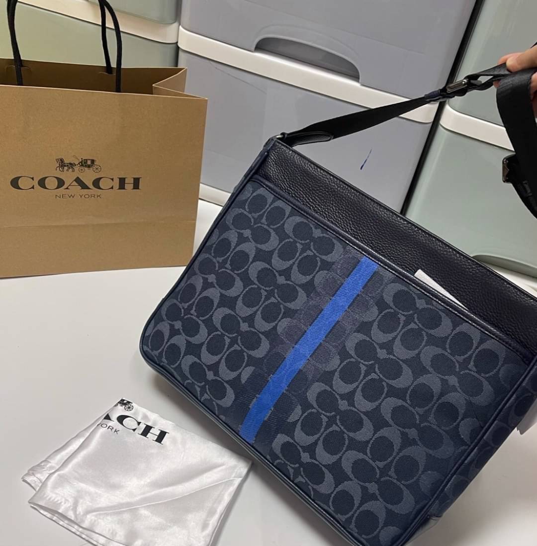 COACH Thompson Crossbody In Signature Jacquard With Varsity Stripe C5291 มี 2 สี พร้อมส่งที่ไทย