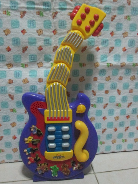 The Wiggles Wacky Wiggling Dancing Guitar ของเล่นมือสอง