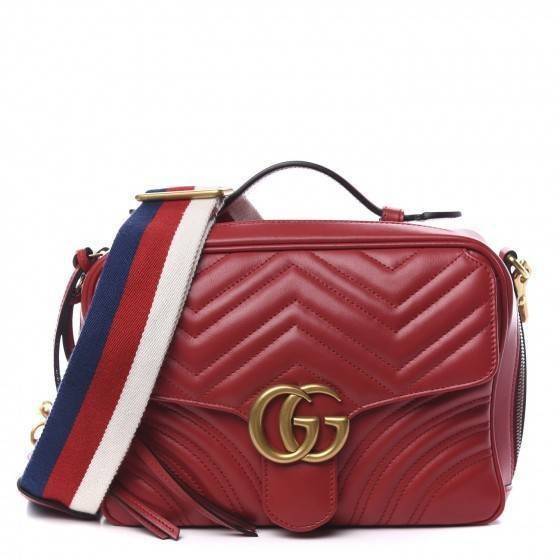 VIP GUCCI GG MARMONT TOP HANDLE SHOULDER BAG / BOLSA GG MATELASSE กระเป๋าถือ กระเป๋าสะพาย คอลเลคชั่นสุดหรู มาพร้อมสายสปอร์ตสะพายยาว สามารถปรับระดับได้ ถอดได้ เป็นอีกรุ่นที่โดดเด่นมากๆ การใช้งานคล้องตัวสุดๆ โดดเด่นด้วยโลโก้ GG ขนาดใหญ่เป็นเอกลักษณ์