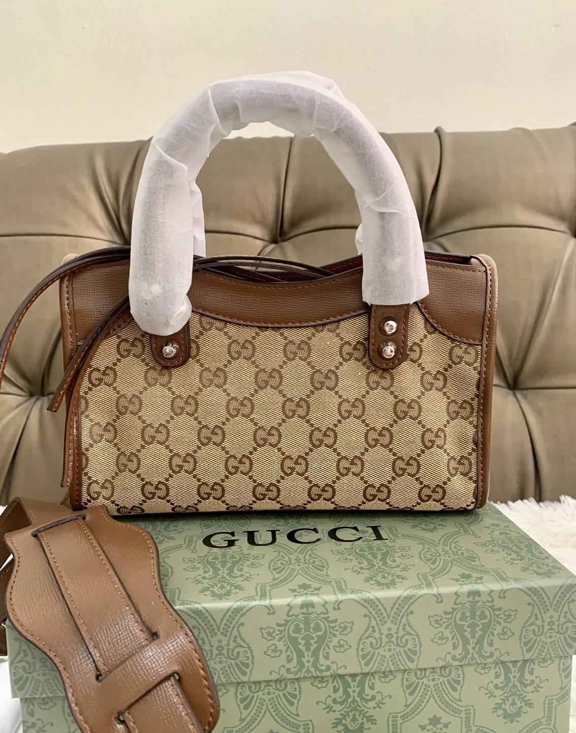 VIP 🥂 Gucci x Balenciaga The Hacker Project Mini Neo Bag คอลเลคชั่นร้อนๆ พร้อมเสิร์ฟ ที่่มีการผสมผสานระหว่างGucci & Balenciaga เข้าไว้ด้วยกัน ดีไซน์ล้ำสมัย วัสดุCanvas เย็บขอบด้วยหนังcalfskin อะไหล่เงิน ลวดลายสดใส ประทับตัวอักษรBalenciaga ลงบนผ้าเ