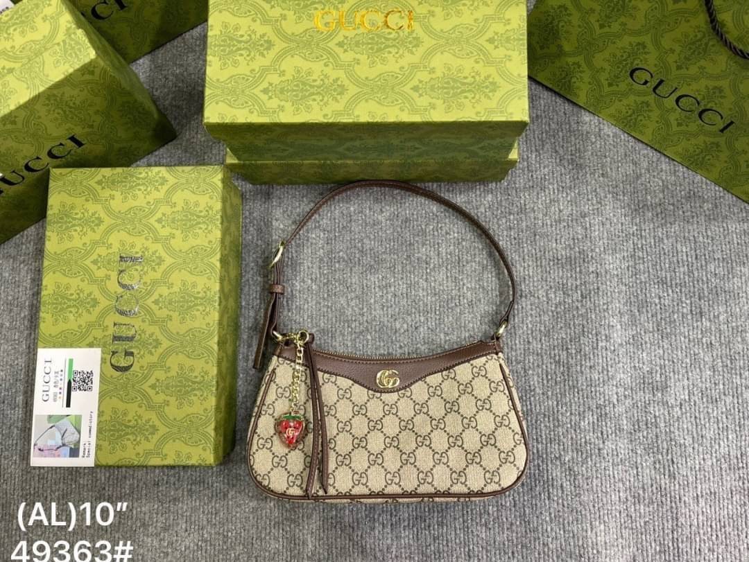 GUCCI Ophidia small shoulder bag strawberry heart keychain กระเป๋าสะพายไหล่ แถมพวกกุญแจรูปหัวใจสตรอเบอรี่สุดน่ารัก แคนวาสพิมพ์ลายโมโนแกรมคมชัด