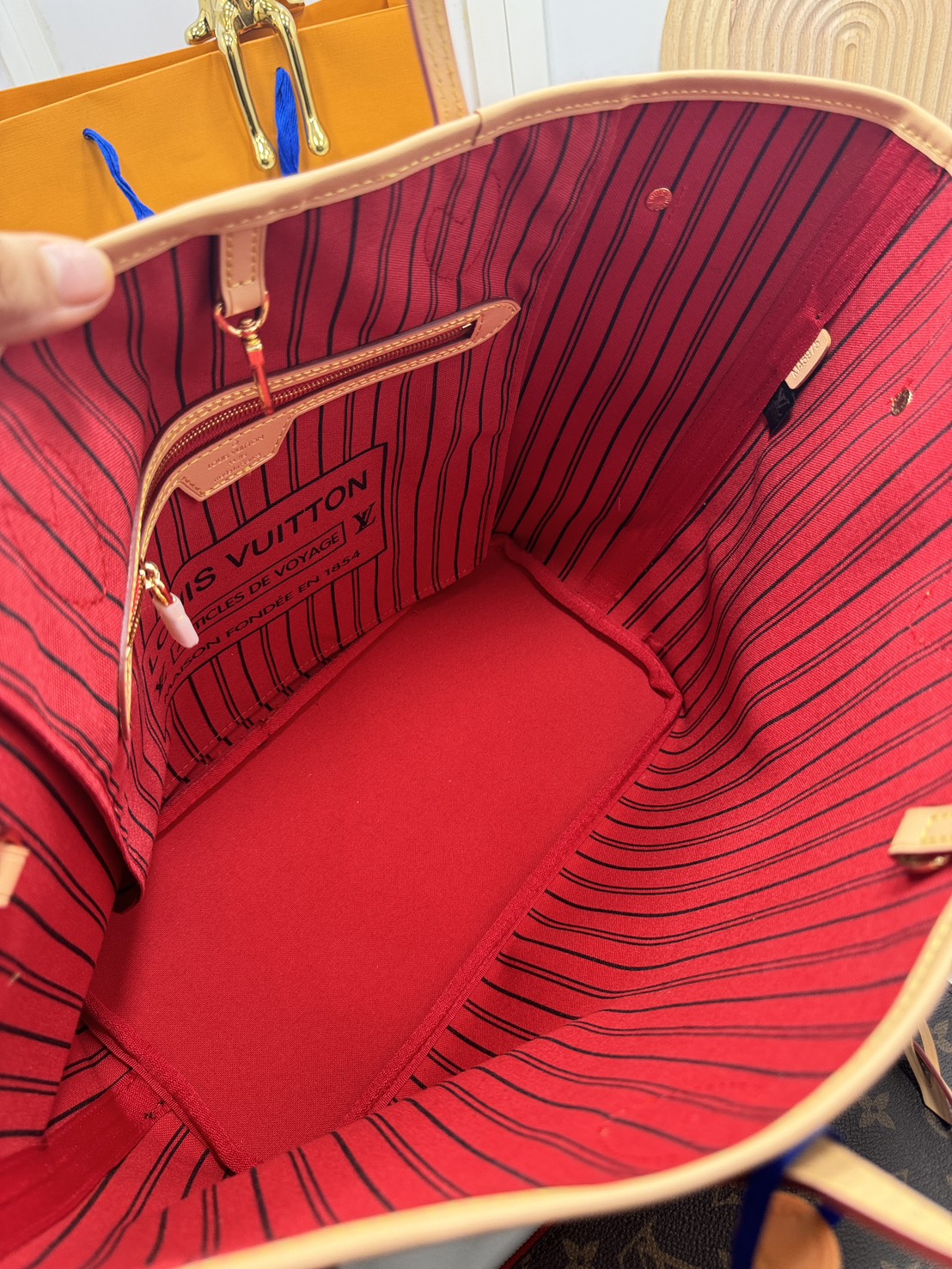 ORI หนังแท้ | LV Neverfull bag Size M Monogram Canvas กระเป๋าสะพายทรงโท้ท ดีไซน์คลาสสิกเหนือกาลเวลาเข้ากับดีเทลที่สืบทอดมายาวนาน แคนวาสแต่งขอบหนัง