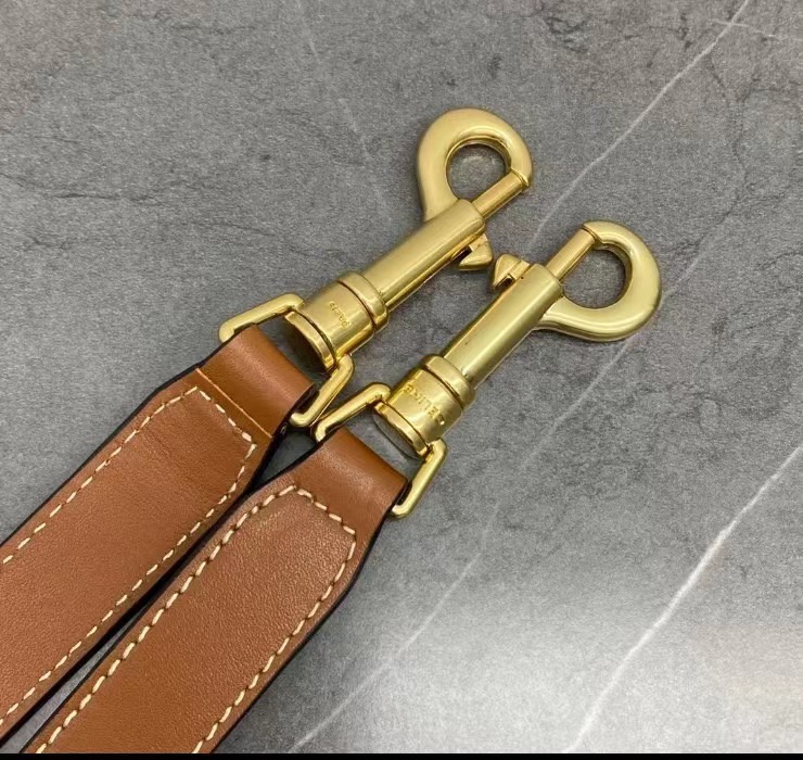 ORI หนังแท้ | CELINE Large Travel Bag IN Triomphe Canvas and Leather กระเป๋าสะพายสไตล์เดินทาง keepall ใบใหญ่จุสัมภาระได้เยอะ หนังขึ้นลาย Signature สวยหรูสุดคลาสสิค ดีไซน์ไม่มีเอ้าท์