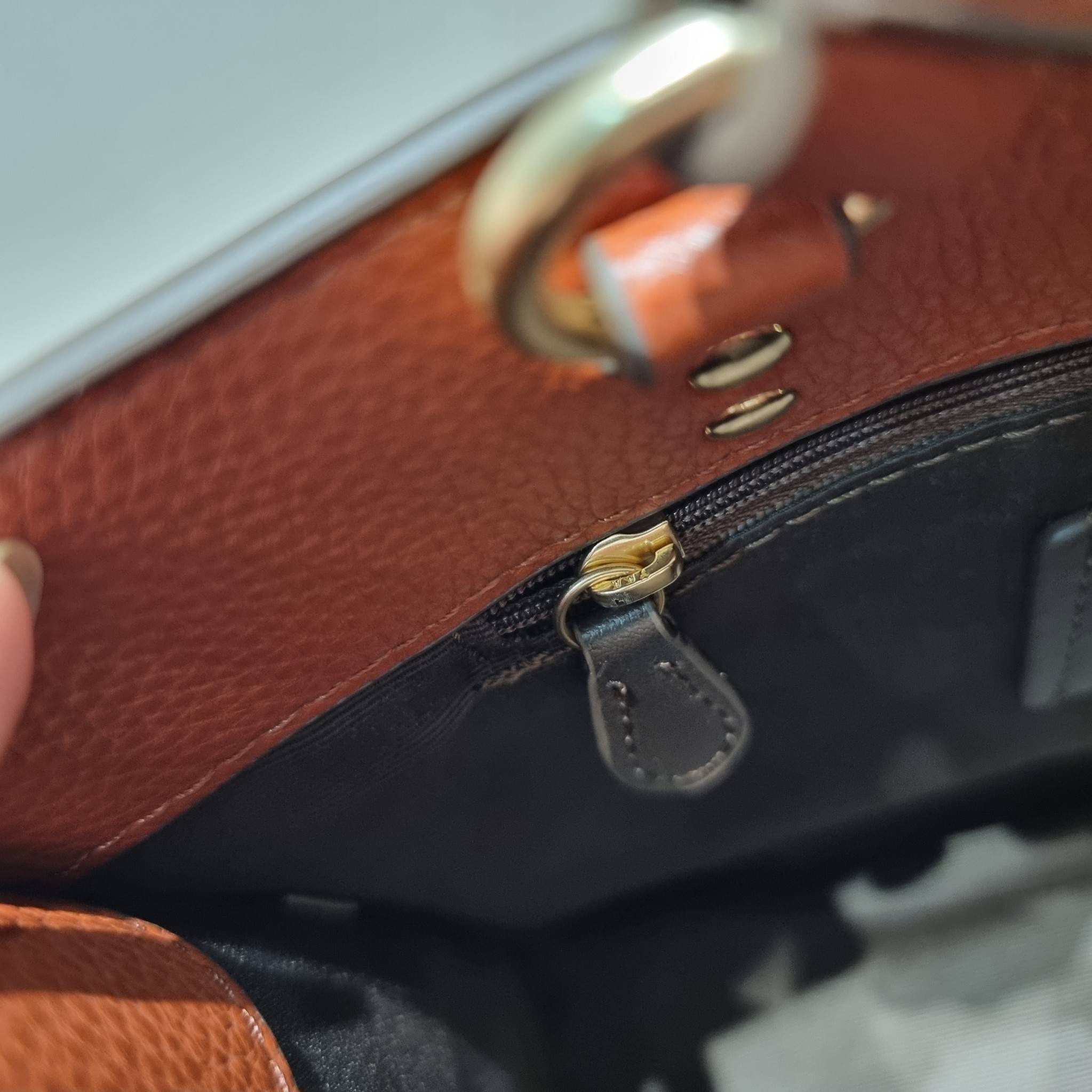 Coach X Peanuts Dempsey Carryall In Signature Canvas With Snoopy Woodstock Print CE862 คอลเลคชั่นใหม่ น่ารักเกินต้านไปมาก!! กับกระเป๋าทรงโท้ท ไซส์ใหญ่ ดีไซน์ลวดลายการ์ตูนยอดฮิต ที่ใครๆก็ต้องรู้จัก พิมพ์คมชัดลงบนหนังแคนวาส ตัดสลับด้วยหนัง pepble เพิ่มดีเทล