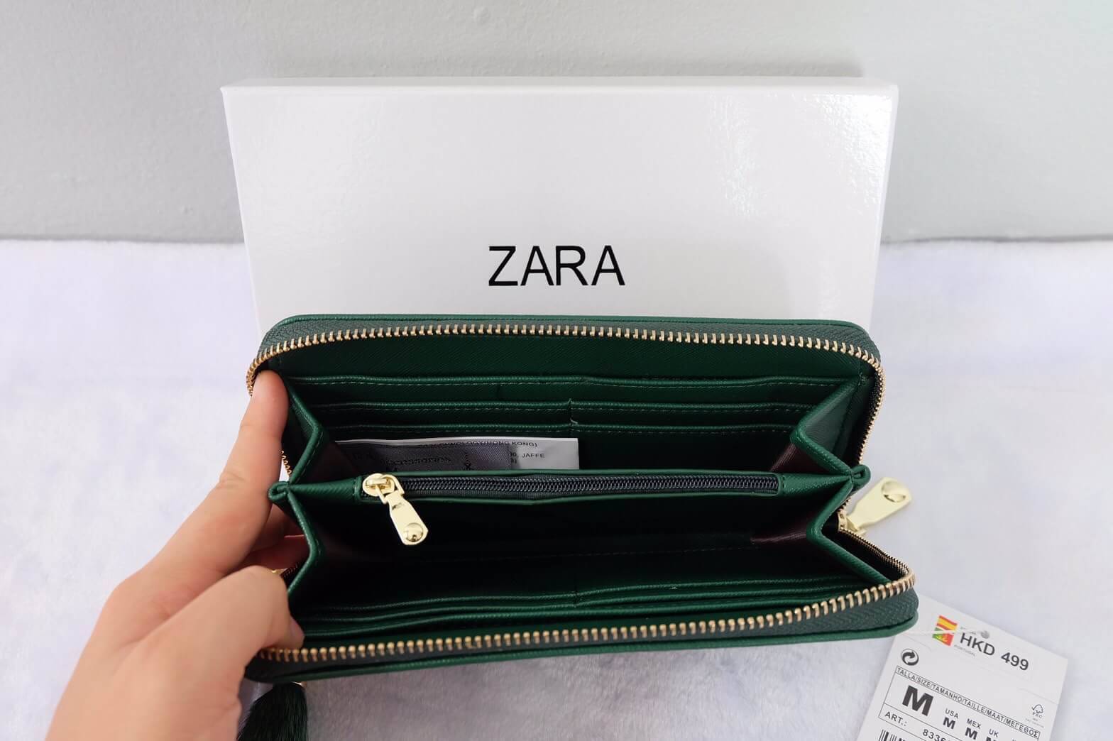 รุ่นขายดี รีสต้อคแล้วคะ! ZARA WALLET BAG กระเป๋าตังค์สีลูกกวาดแบรนด์ชั้นนำซาร่าวอลเลท ด้านในมี 3 ช่อง 1 ซิป แยกใส่ของจุกจิกได้ มีช่องใส่บัตรได้เยอะ อะไหล่ทอง พร้อมสายคล้องมือ ใส่ไอโฟน 6 ได้ค่า ห้ามพลาดเชียวน้า