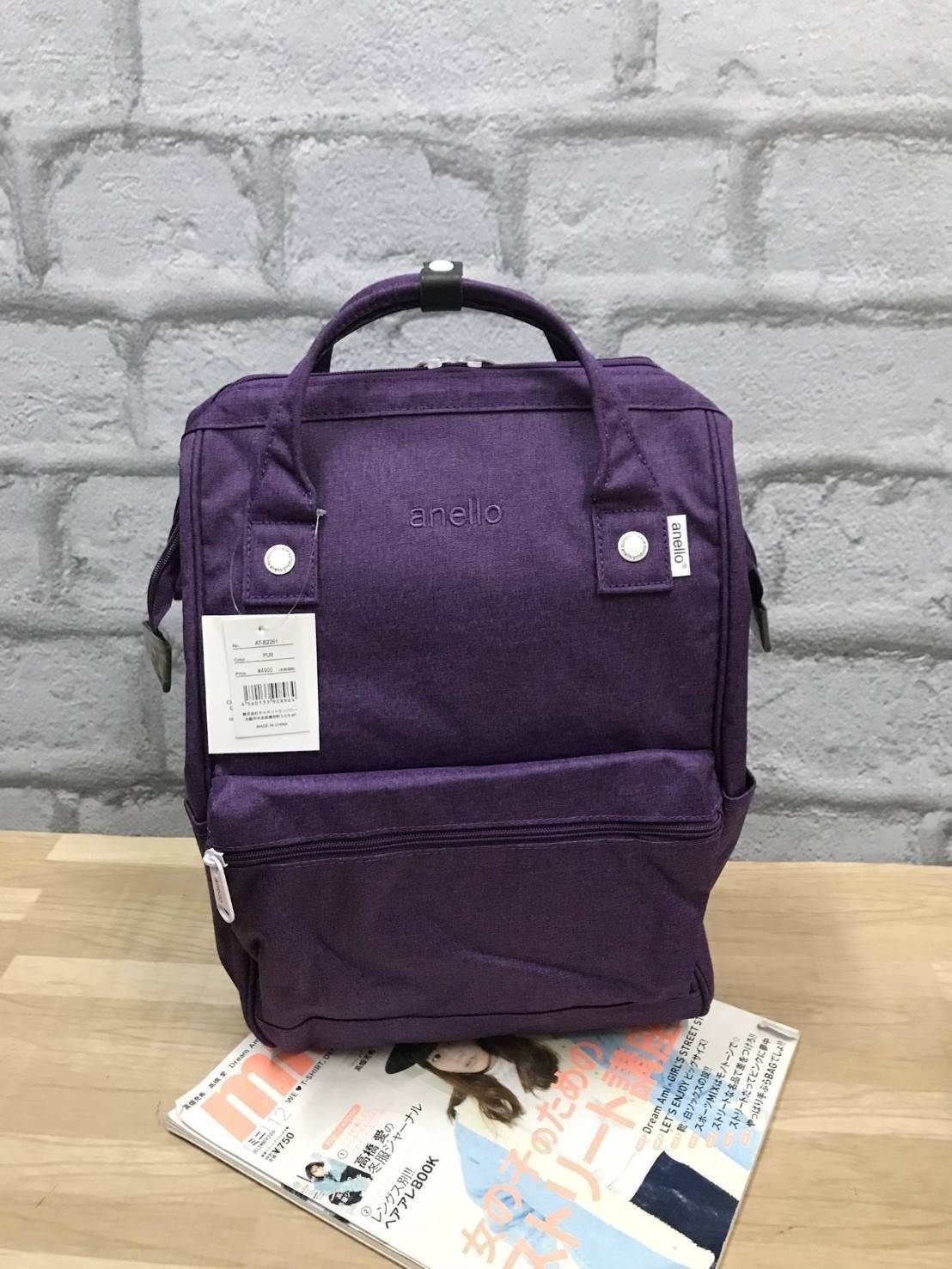 Anello Mottled Polyester Mini Backpack เป้แบรนด์ดังแห่งปี วัสดุ poleyester canvas เนื้อผ้าเรียบหรู และทันสมัย ดีเทลคล้ายรุ่น original ต่างตรงที่ด้านหน้าเป็นงานปักโลโก้สวยงาม และหัวซิป สกรีนโลโก้แบรนด์สีสันเข้ากับตัวกระเป๋า รุ่นชน shop มีหลากสีให้เลือกสรรค