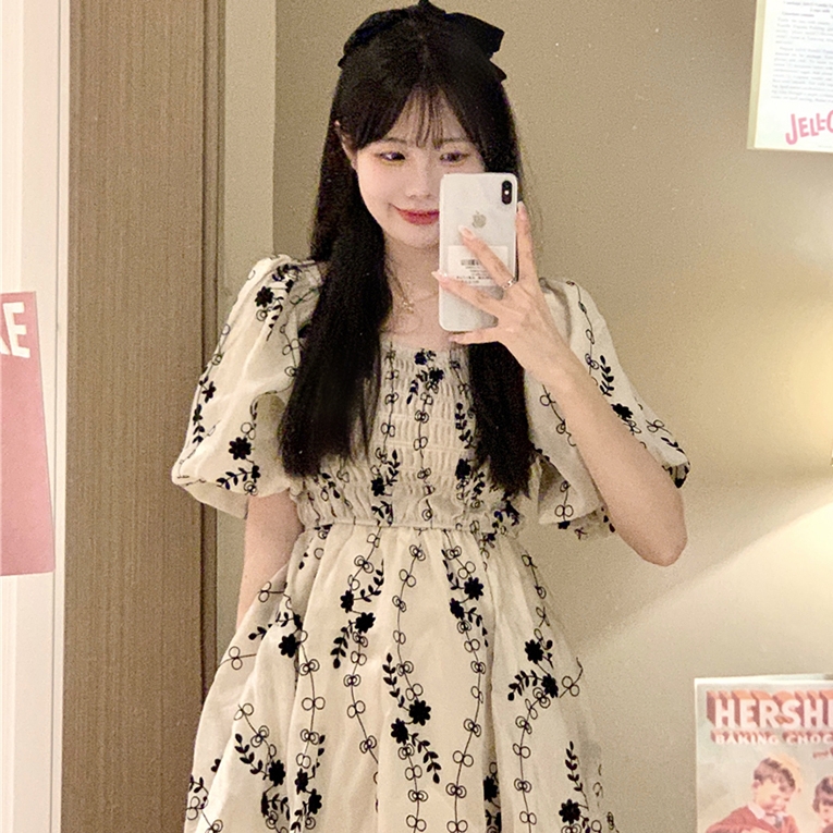 พร้อมส่ง 🛍🍭Image of flower dress เดรสสีครีมแต่งลายเครือดอกไม้ (IN37591)