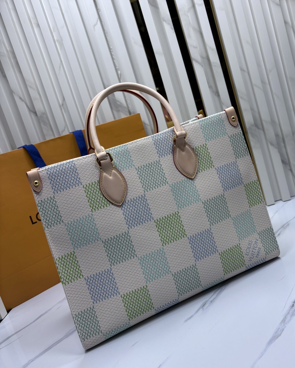 ORI หนังแท้ | LV OnTheGo MM Damier Giant Canvas Pistachio colorway กระเป๋าสะพายทรงโท้ท ดีไซน์สีพาสเทลน่าหลงไหล สวยหวานใหม่ล่าสุด