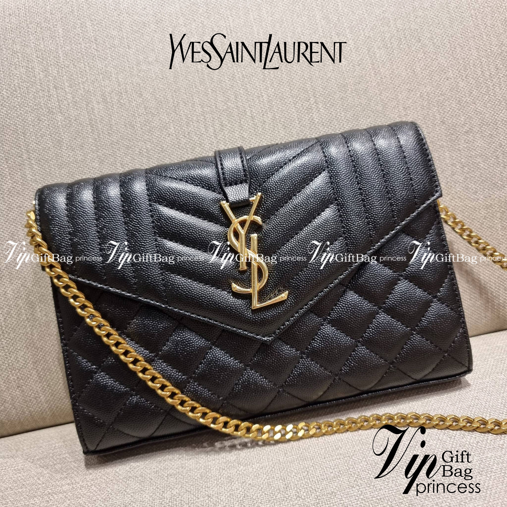 Yves Saint laurent envelope quilted with chain / YSL WOC กระเป๋าสะพายทรง woc สุดฮอต ในดีไซน์ใหม่ ดีเทลเย็บสวยคม โดดเด่นกว่าใครแน่นอน วัสดุหนัง pepble ทนทาน ใช้งานง่ายเพียงแค่เปิด-ปิดด้วยกระดุมแม่เหล็ก ภายในแบ่งสัดส่วนได้ดี มีช่องใส่บัตร มีช่องซิป ใส่มือได