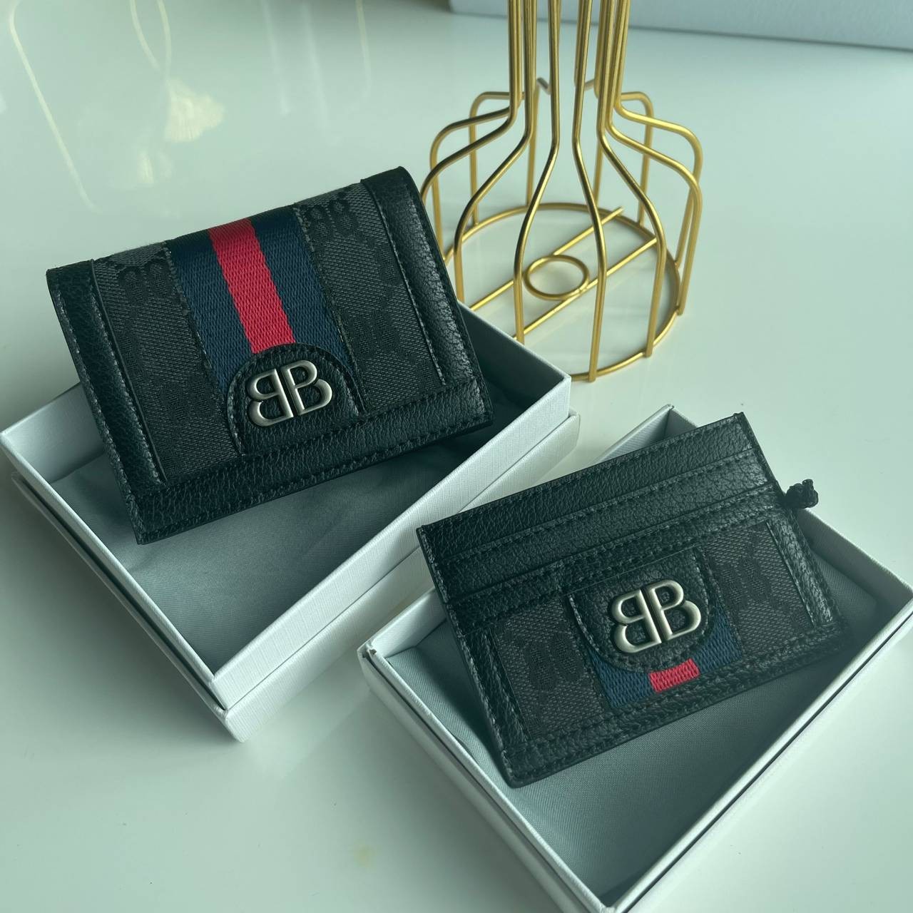 หนังแท้ Gucci X Balenciaga Card Holder The Hacker Project มาแล้วจ้า ฮิตมาก อย่าตกเทรนน้าา ใช้ได้ทั้งหญิงชาย งานหนังแท้สวยมากค่ะ ยิ่งใช้หนังยิ่งสวย พร้อมส่งที่ไทย ภาพสินค้าถ่ายจากงานขายจริง ใช้งานต่างประเทศได้